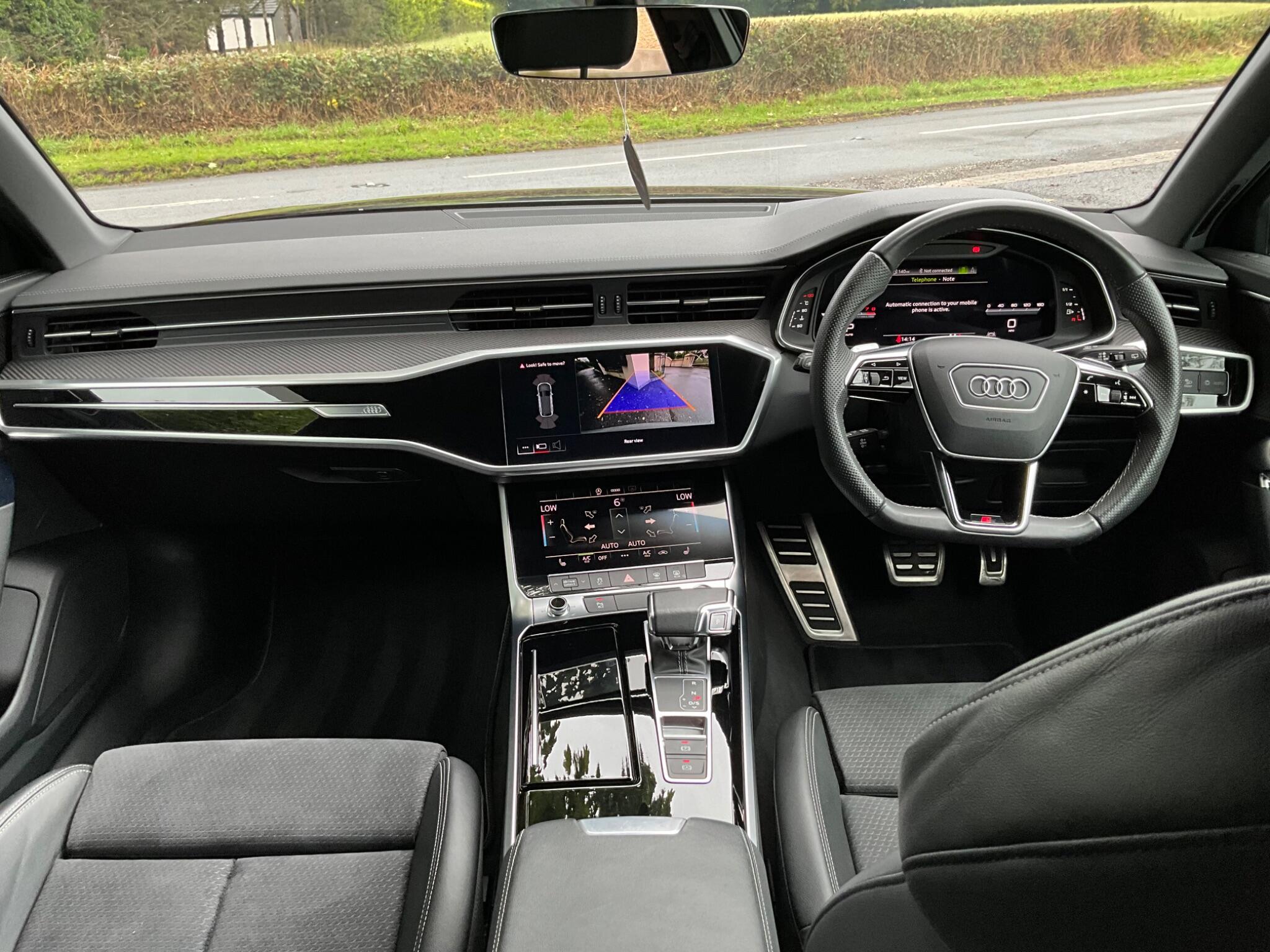 Audi A6 Avant view 6