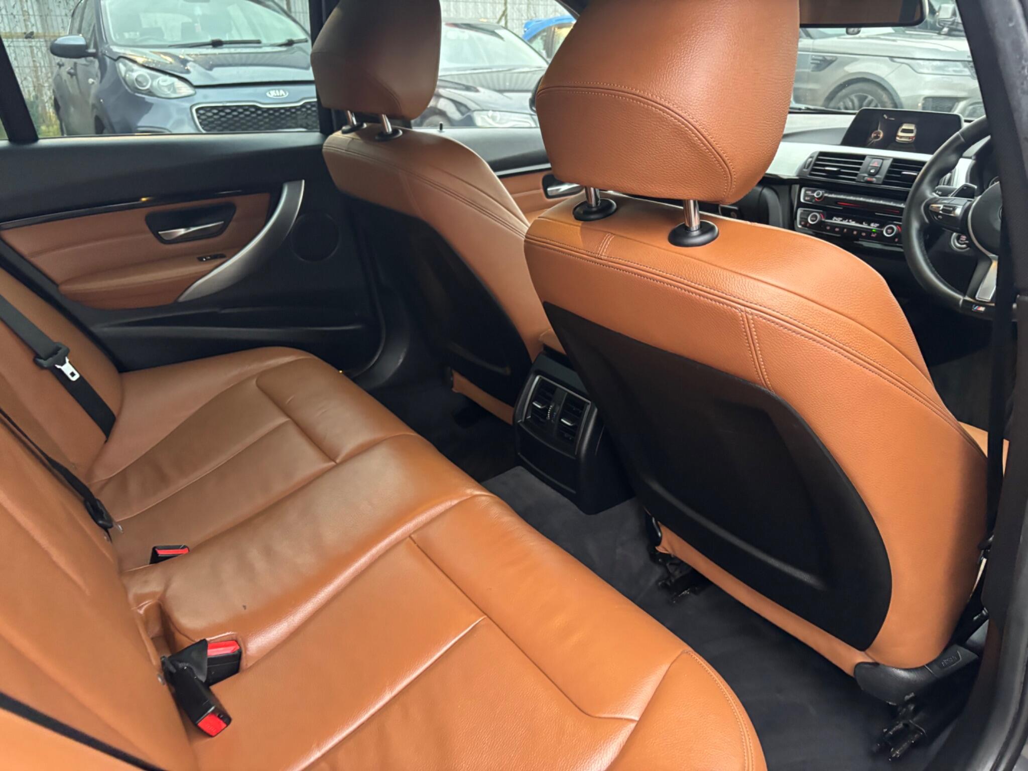BMW 3 Series view 23