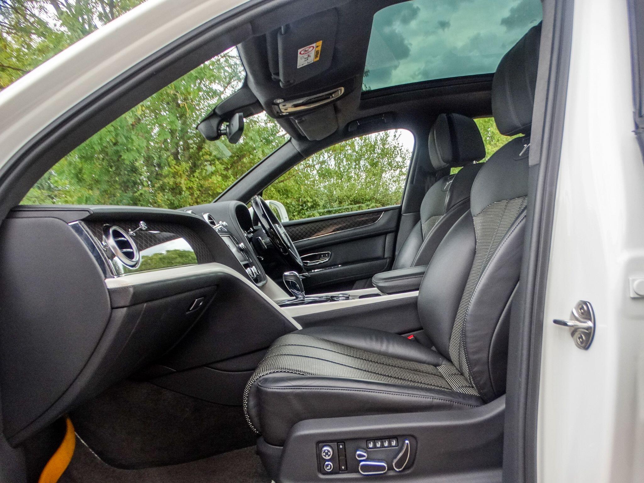 Bentley Bentayga view 3