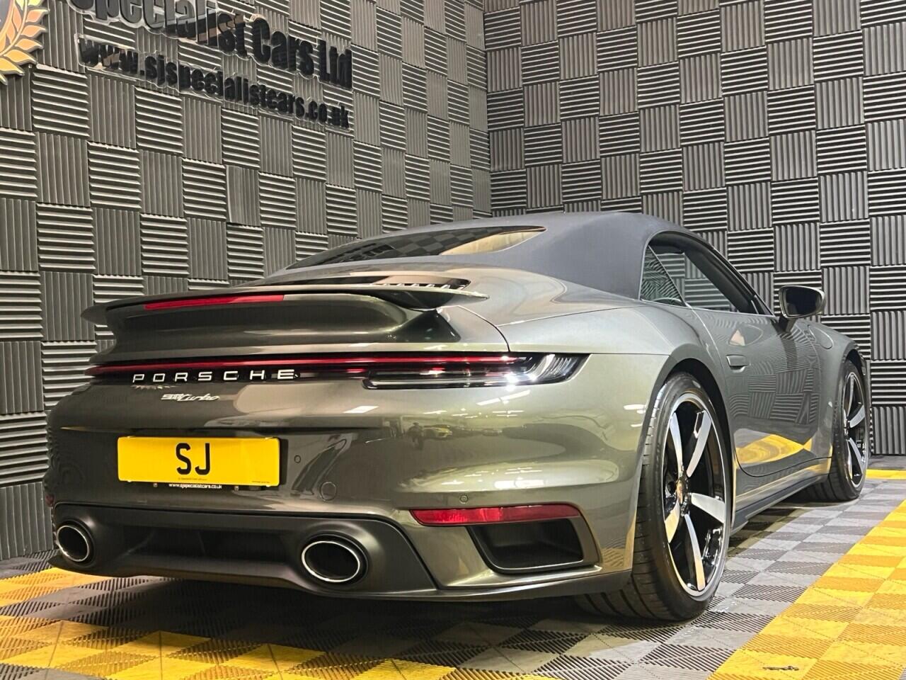 Porsche 911 view 23