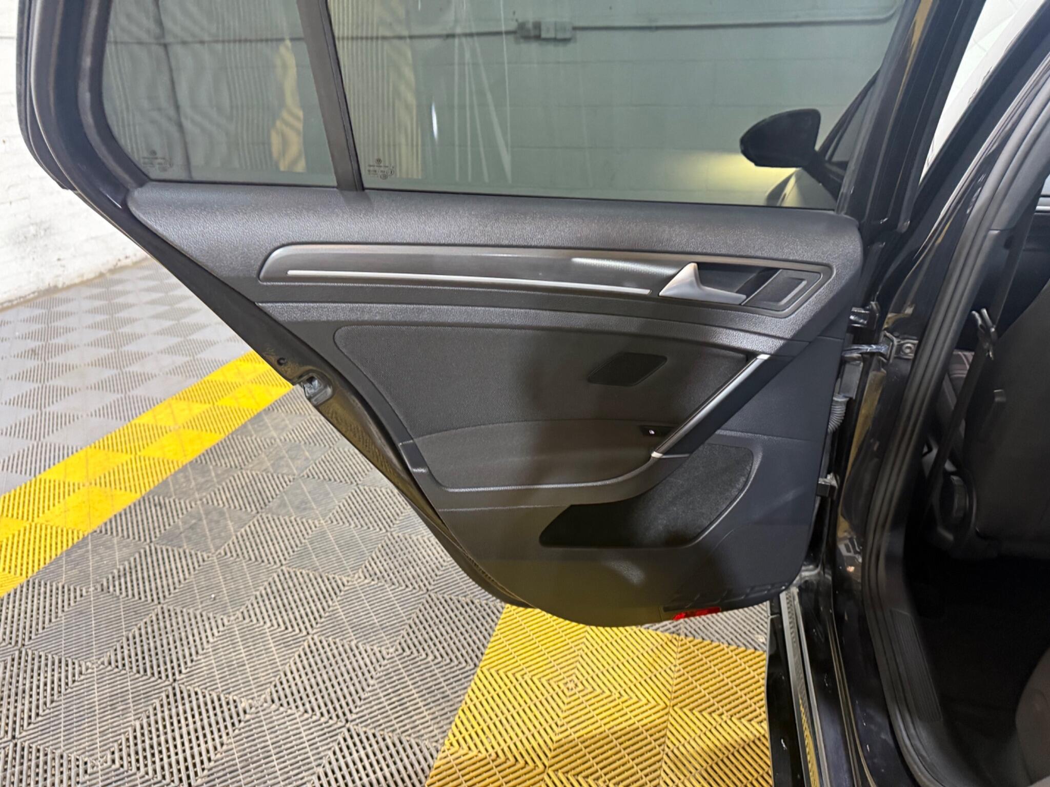 Volkswagen Golf view 41