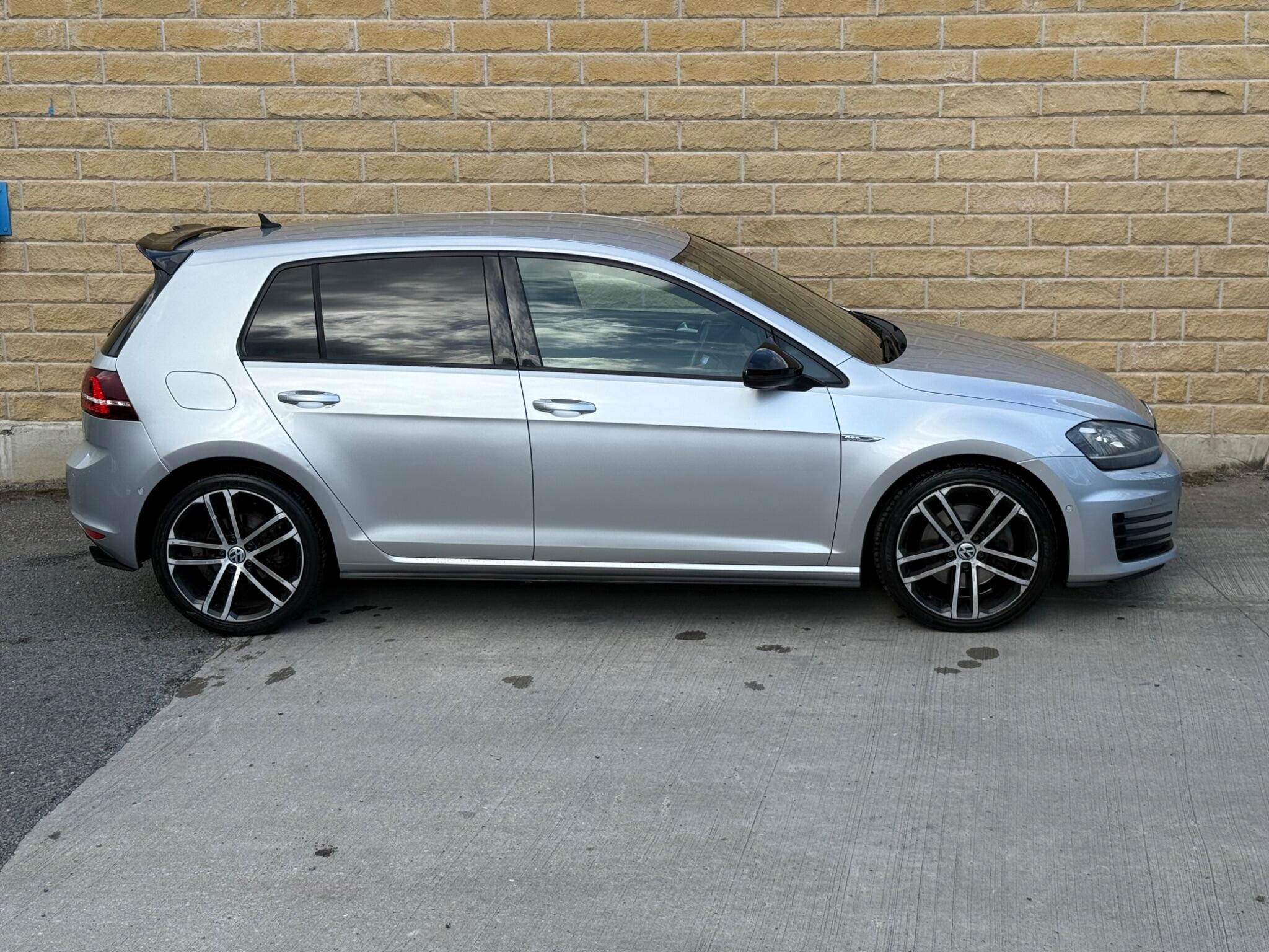 Volkswagen Golf view 8