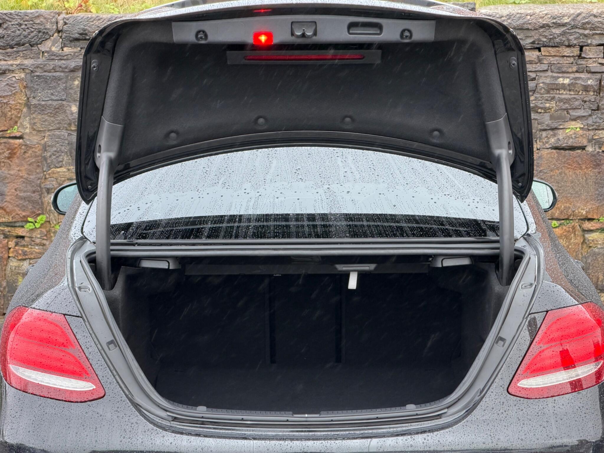 Mercedes-Benz E-Class view 20