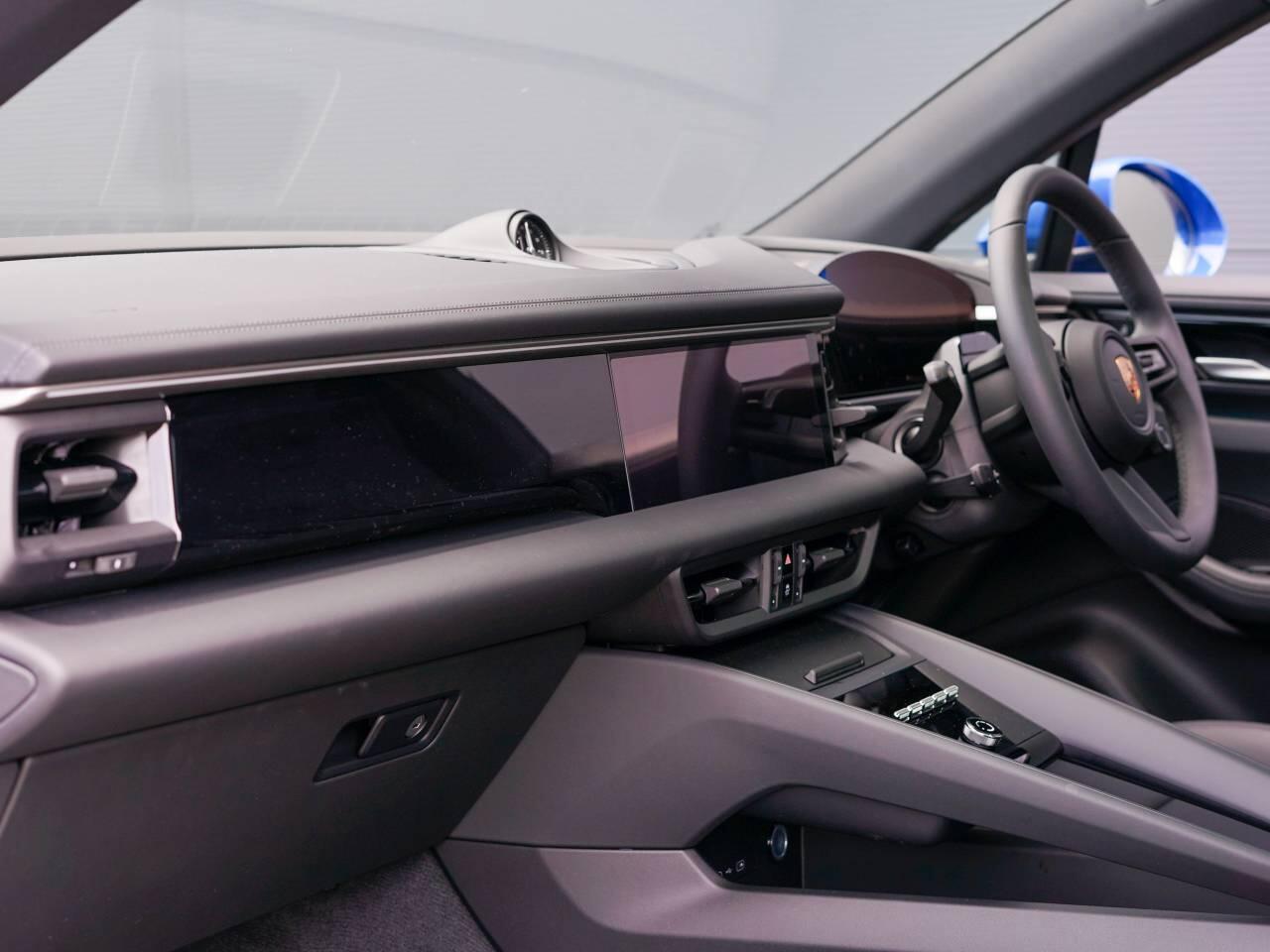 Porsche Macan view 9
