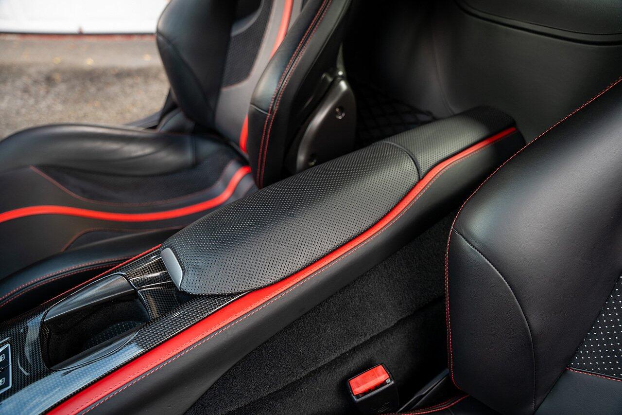 Ferrari 812 view 80