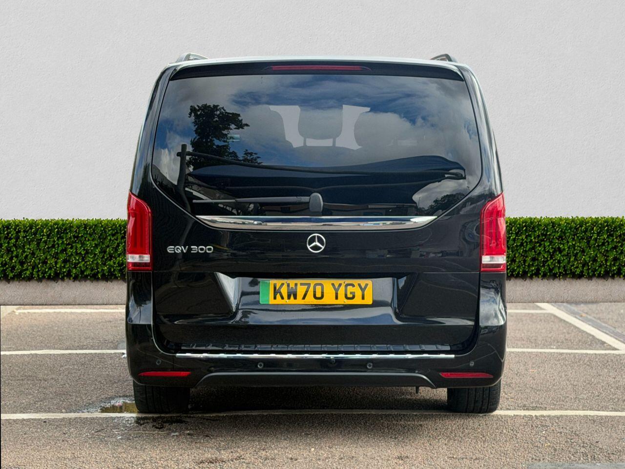 Mercedes-Benz Eqv view 6
