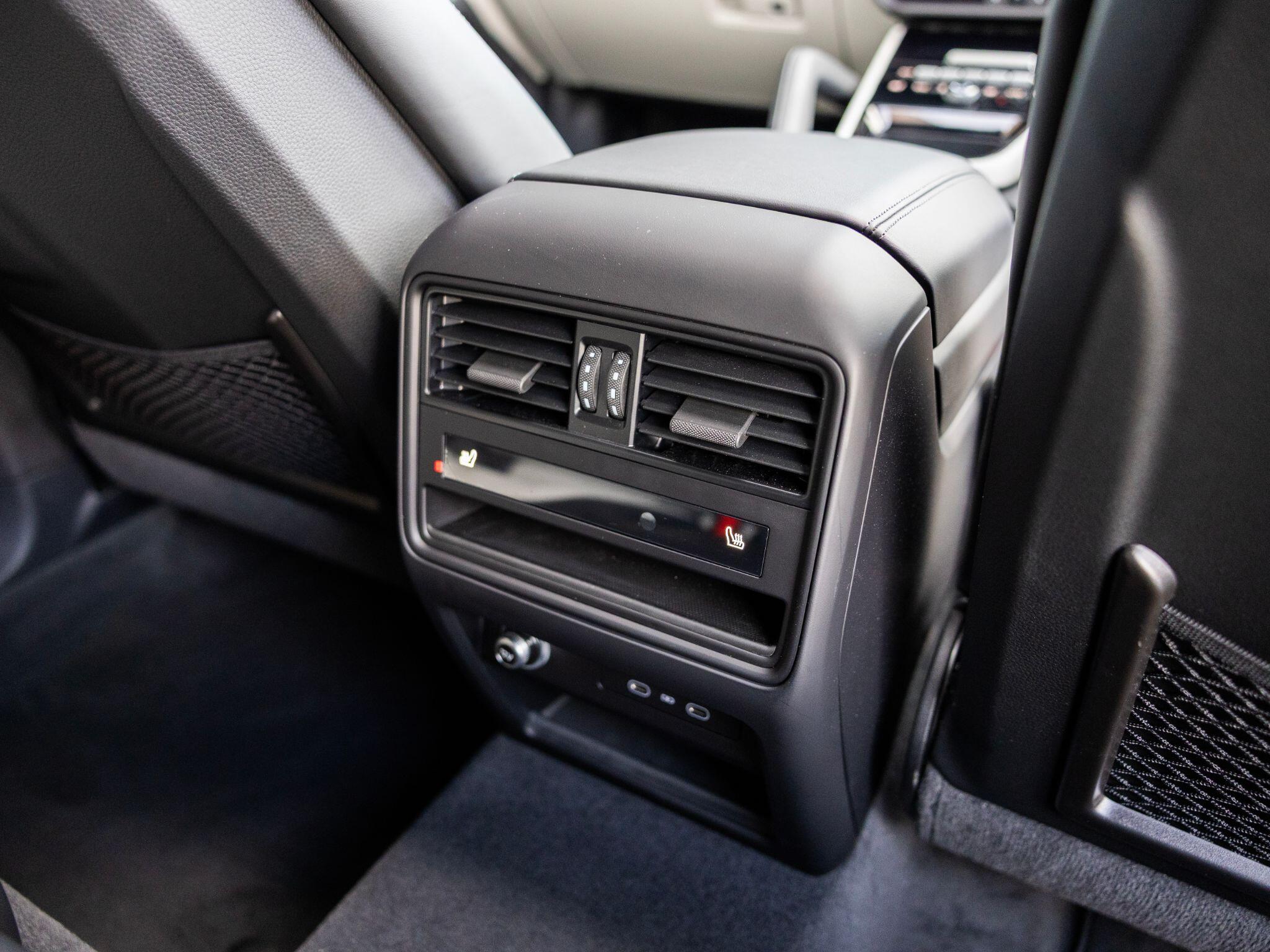Porsche Cayenne view 43