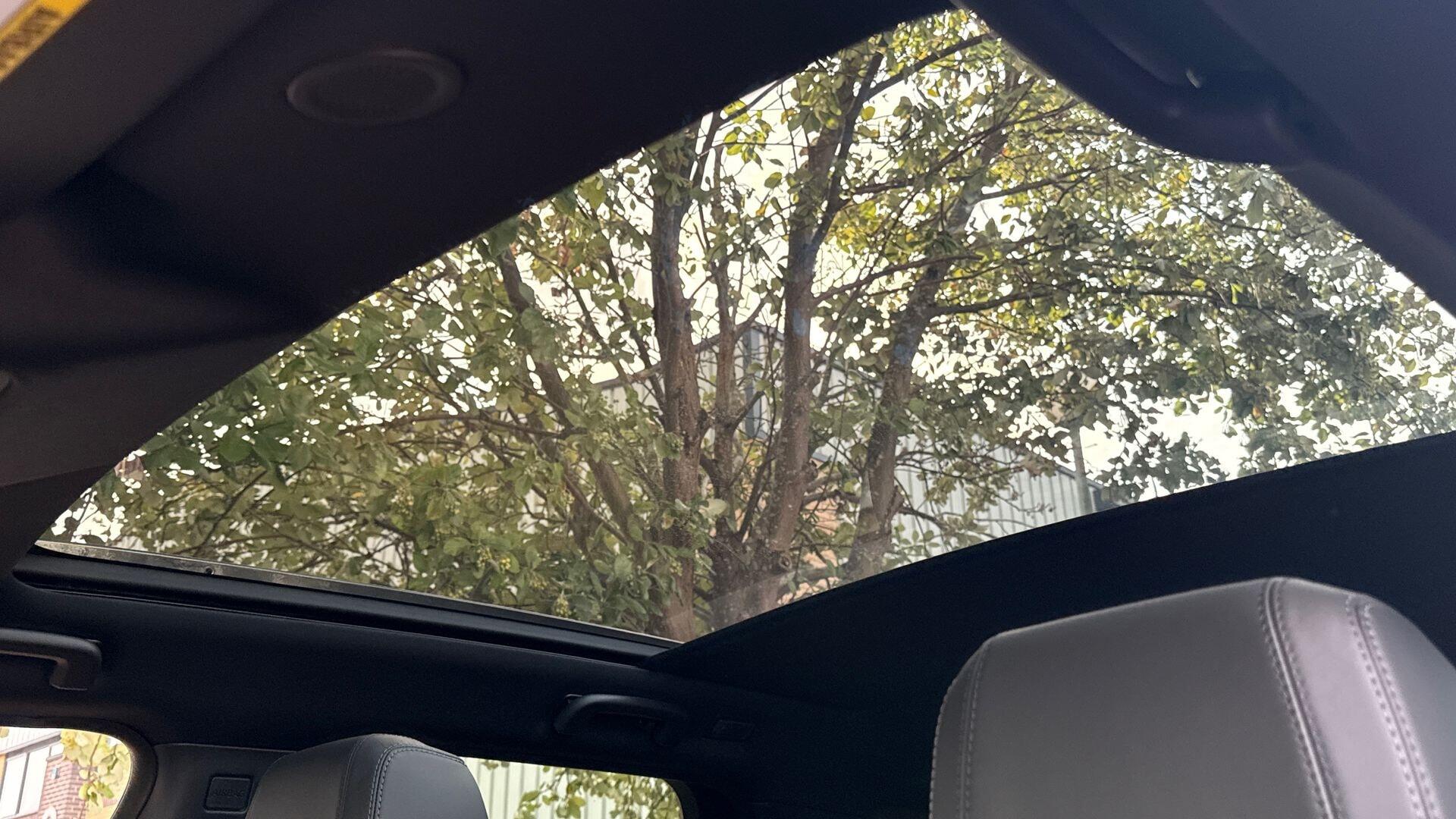 Land Rover Discovery Sport view 22