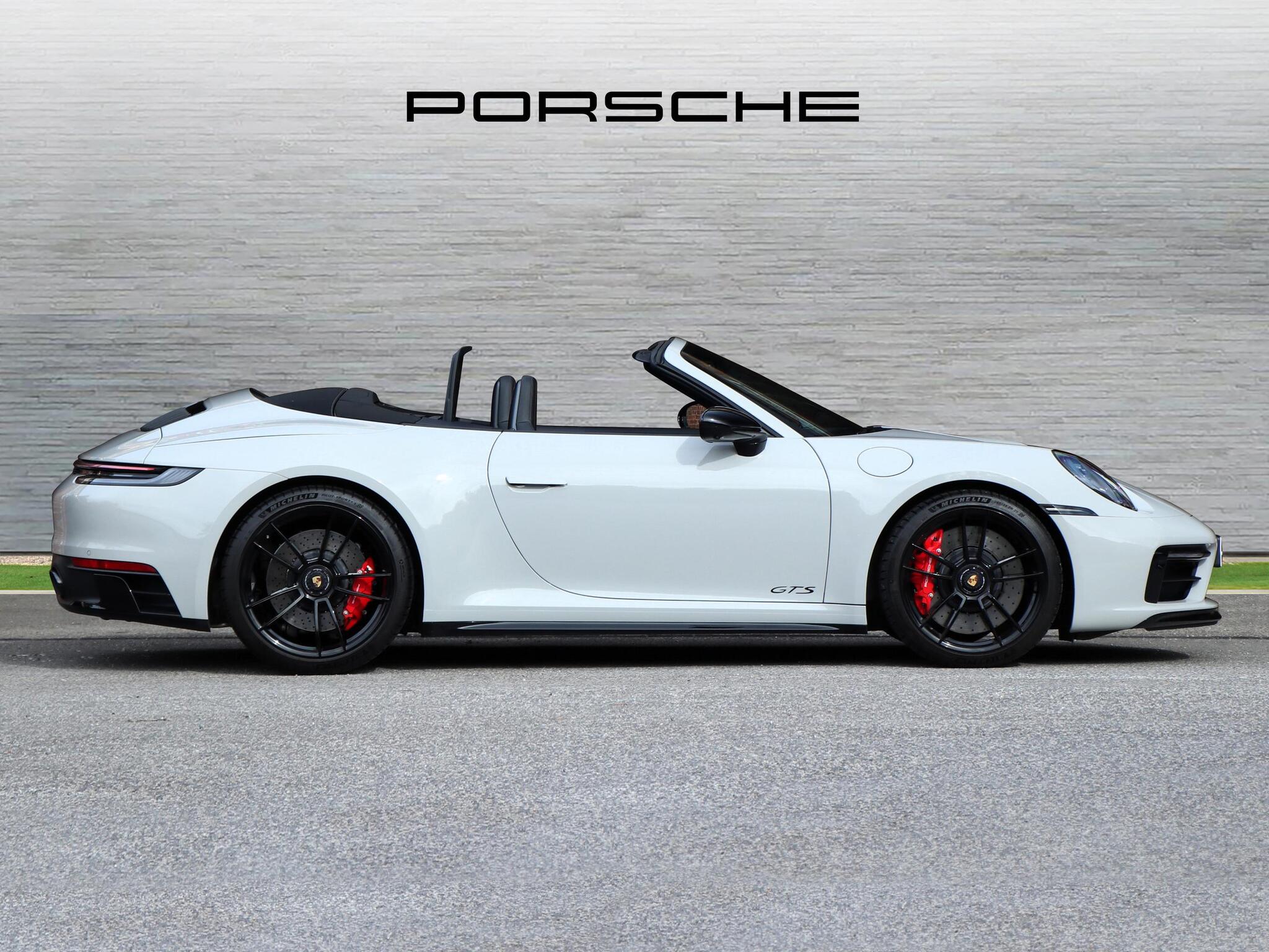 Porsche 911 view 5