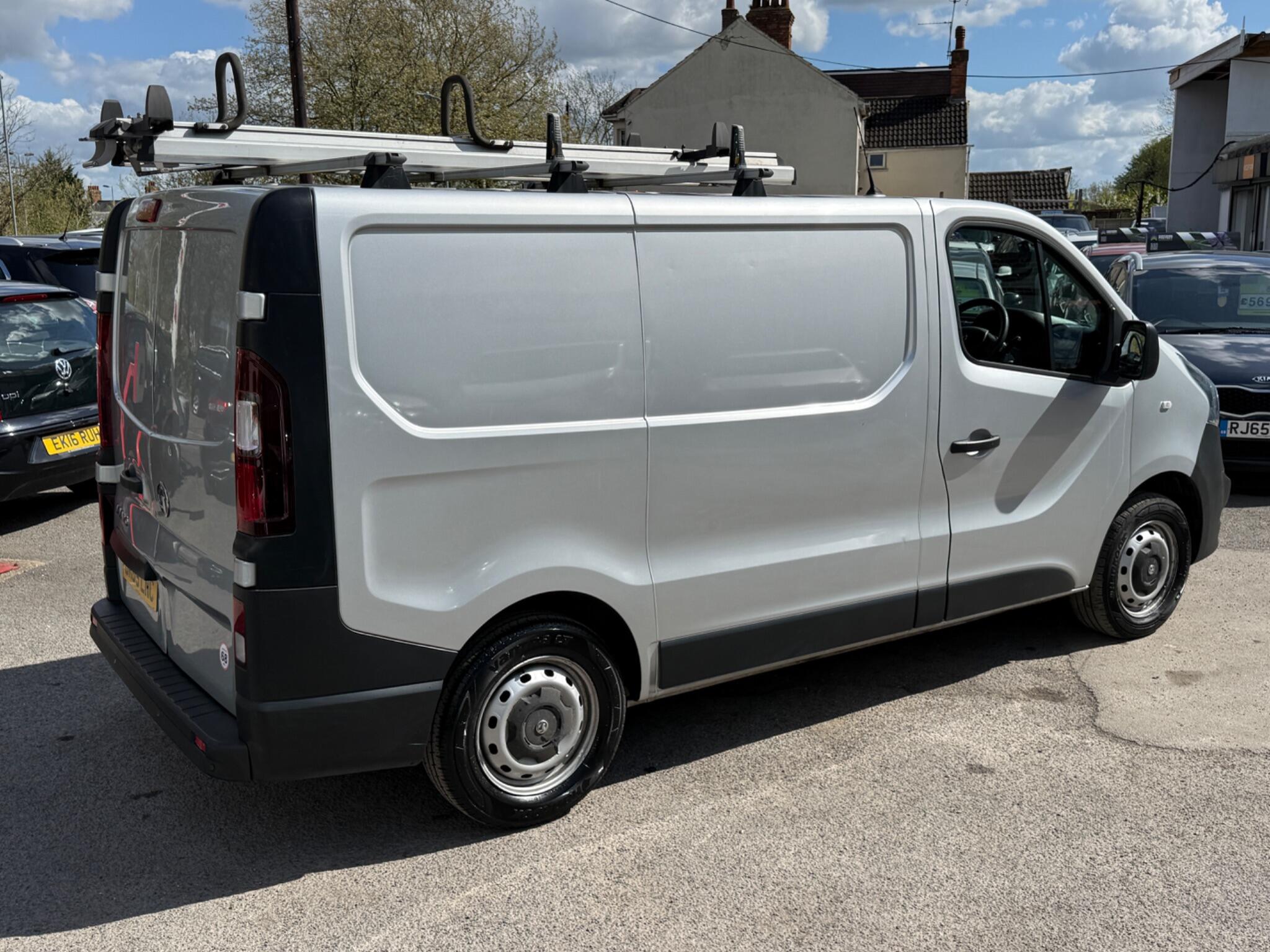 Vauxhall Vivaro - Image 19