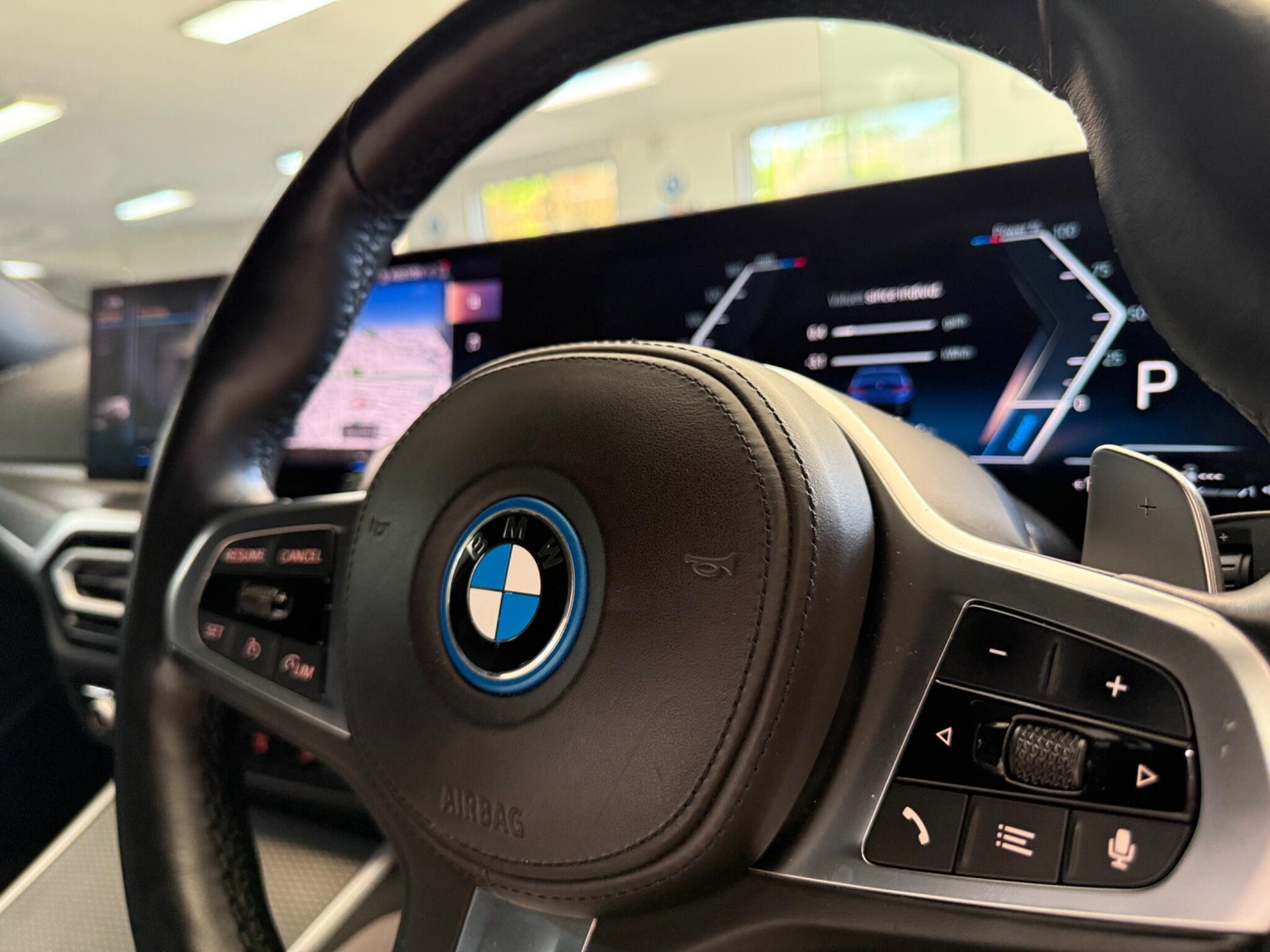BMW 3 Series view 25