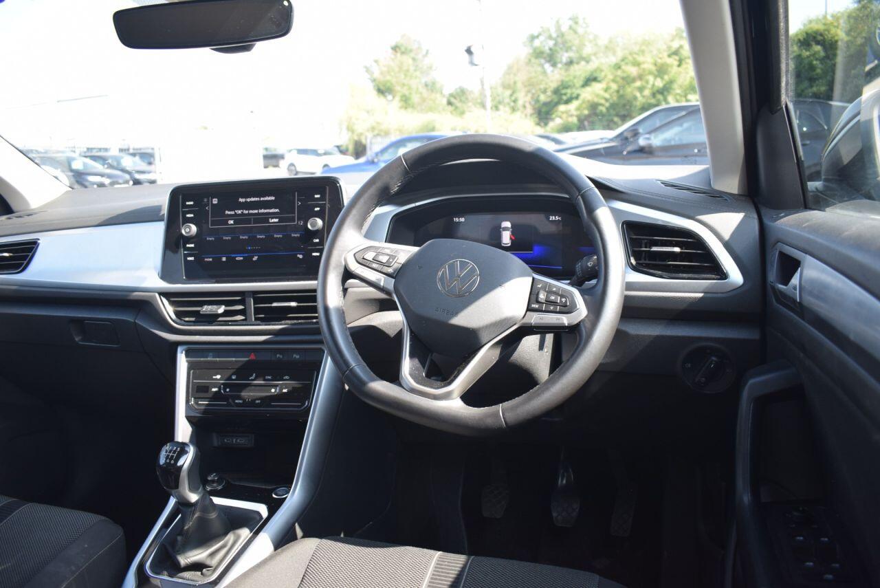 Volkswagen T-Roc view 3