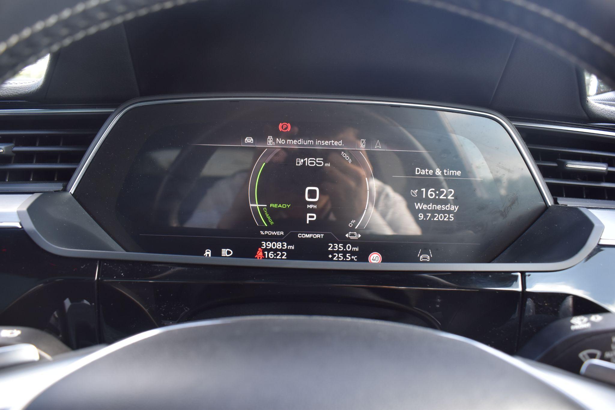 e-tron - 55 Launch Edition Sportback Auto quattro 5dr 95kWh - Image 38