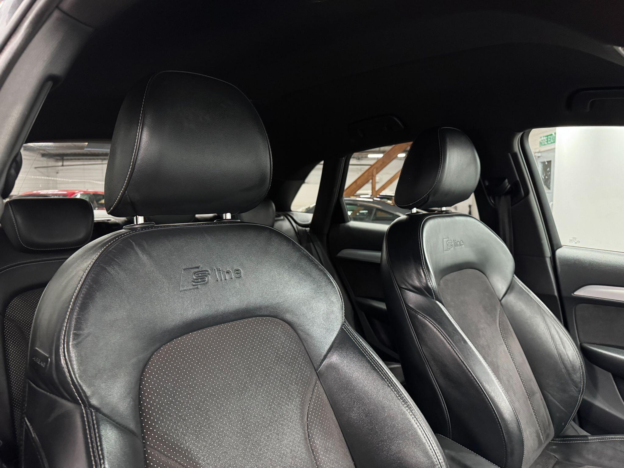Audi Q3 view 22