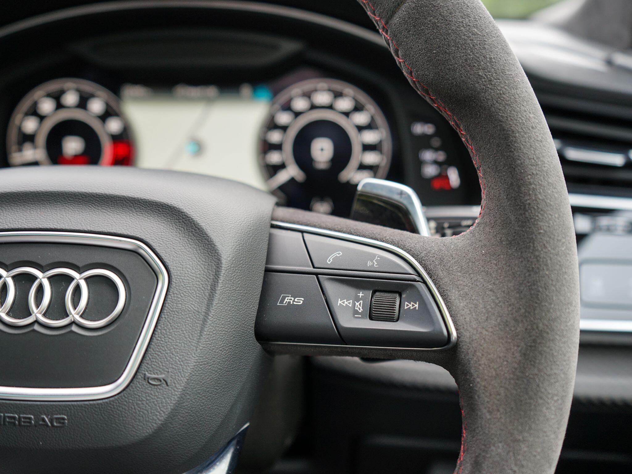 Audi RSQ8 view 45