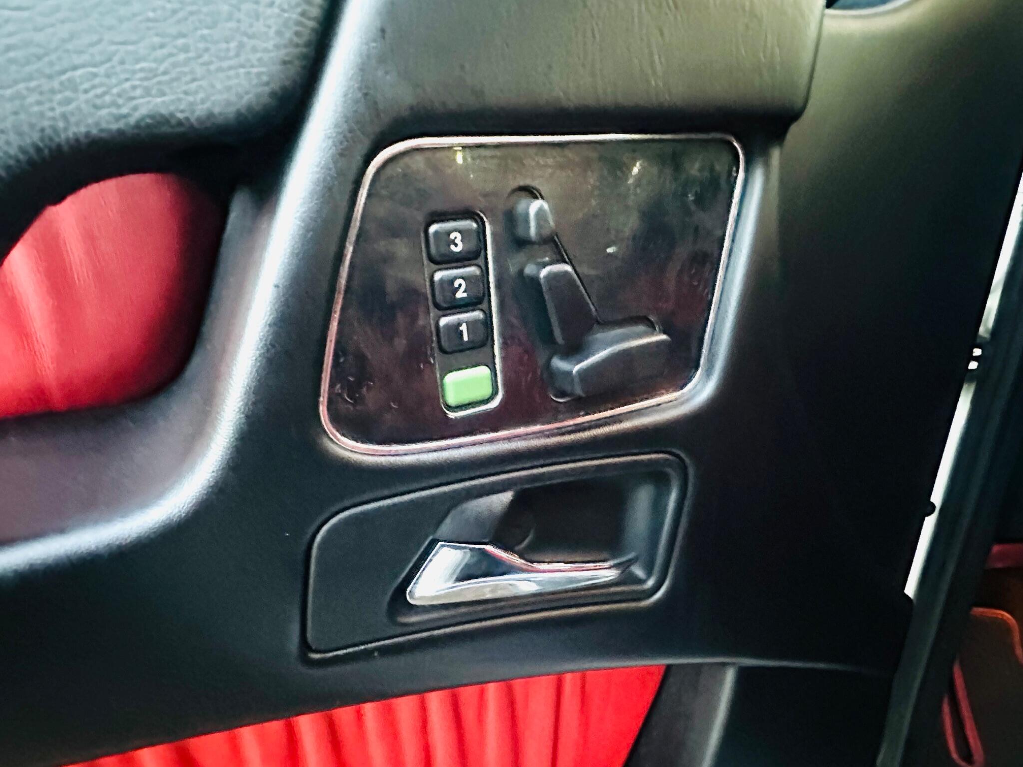 Mercedes-Benz G Class view 31