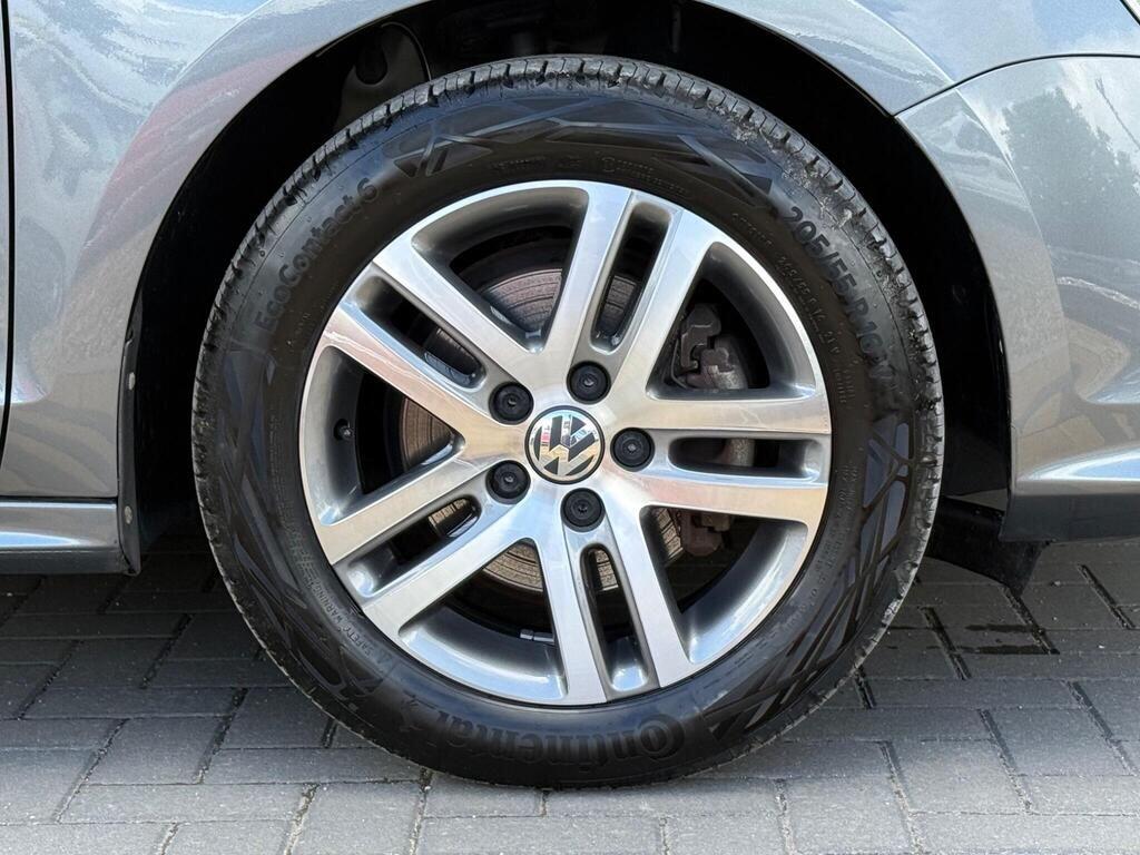 Volkswagen Jetta view 9