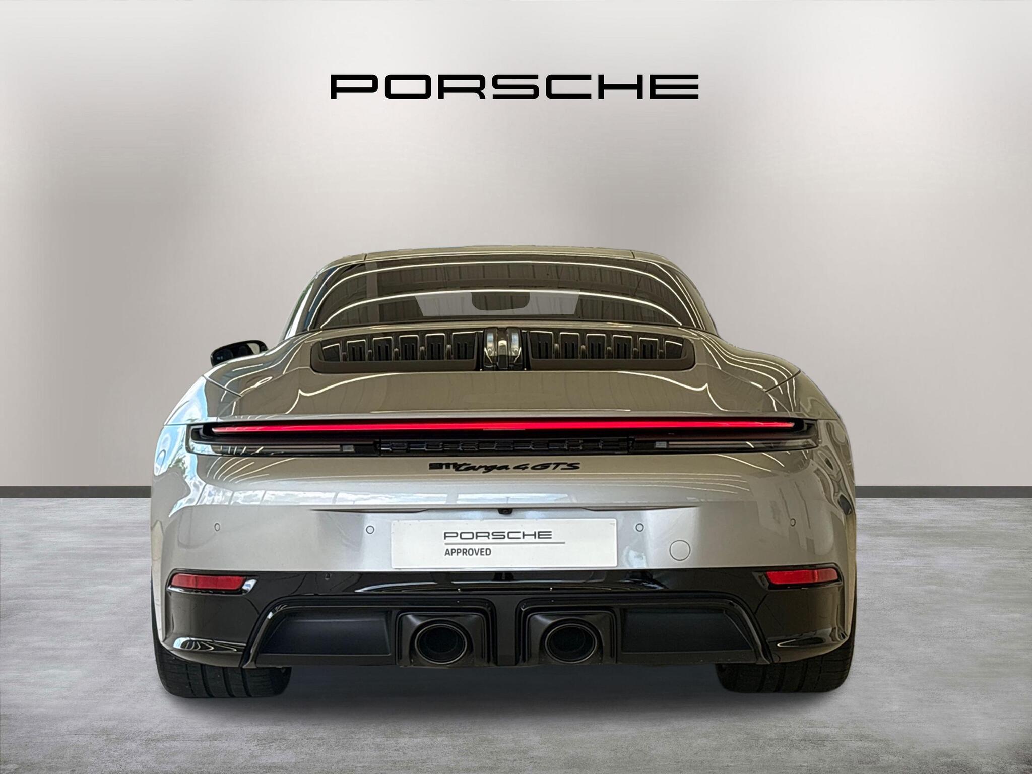 Porsche 911 view 11