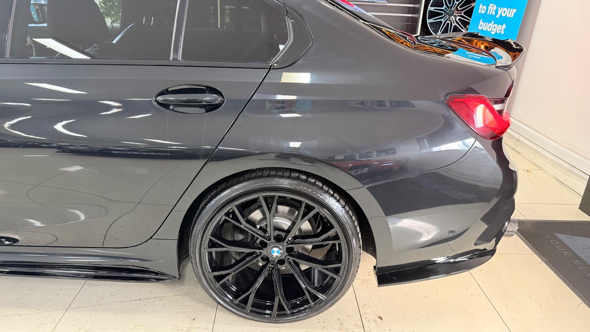 BMW 3 Series view 35