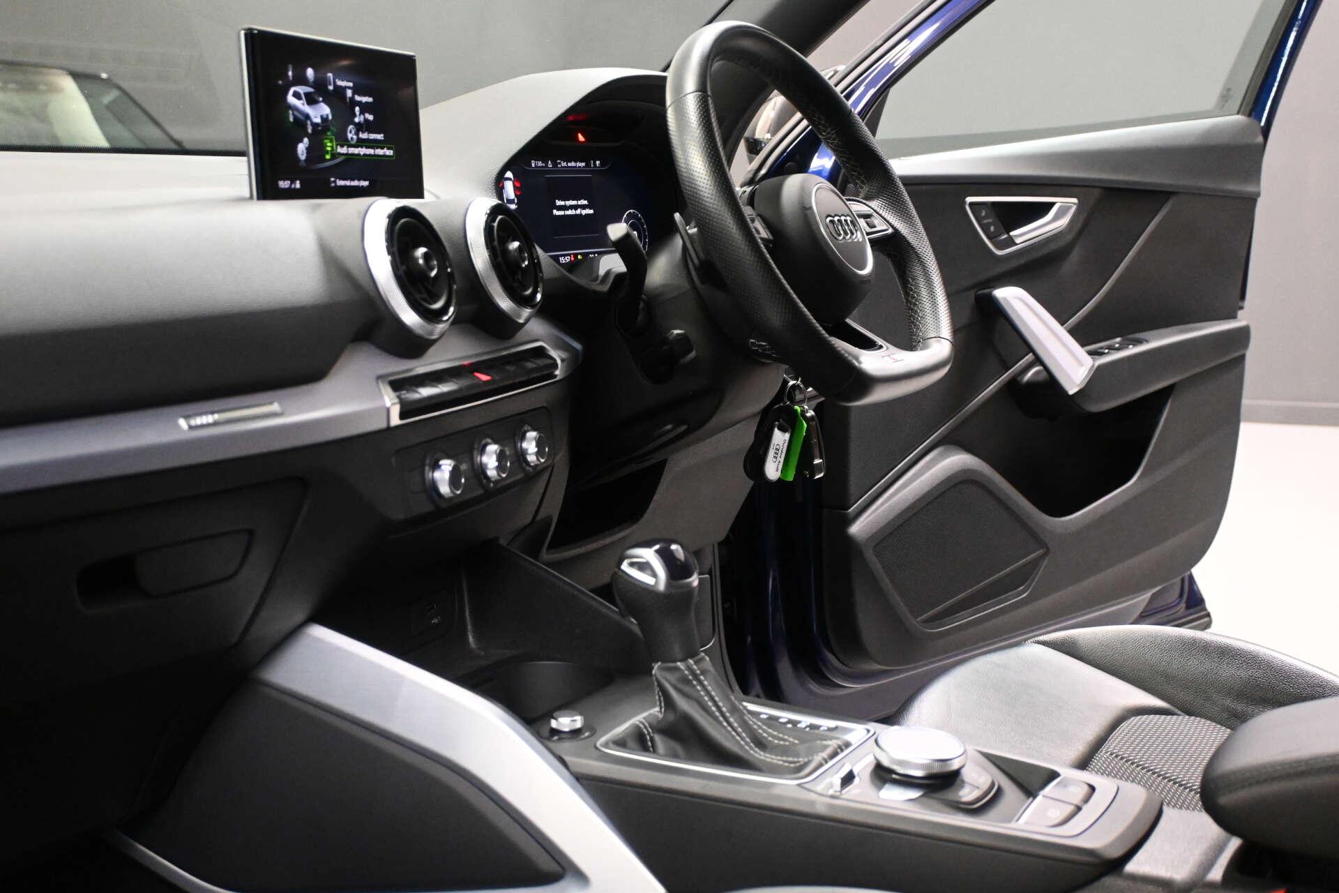 Audi Q2 view 8