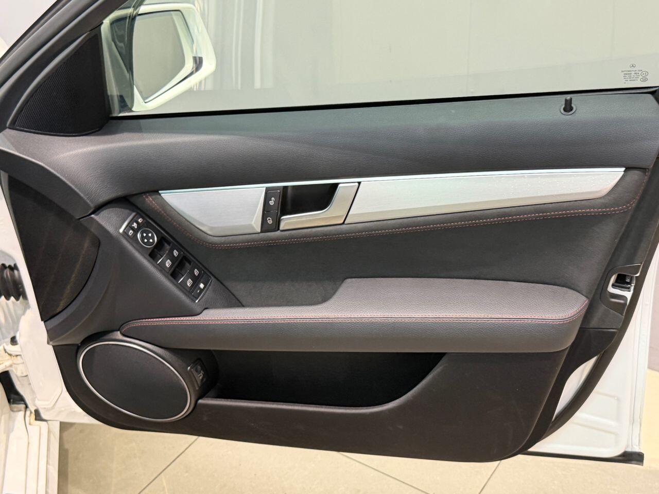 Mercedes-Benz C-Class view 16
