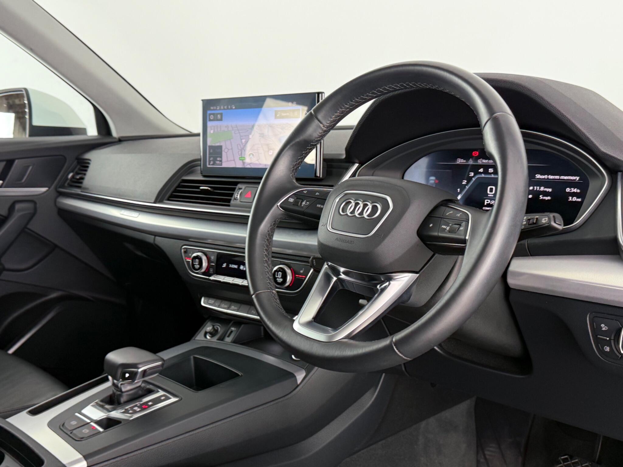 Audi Q5 view 3