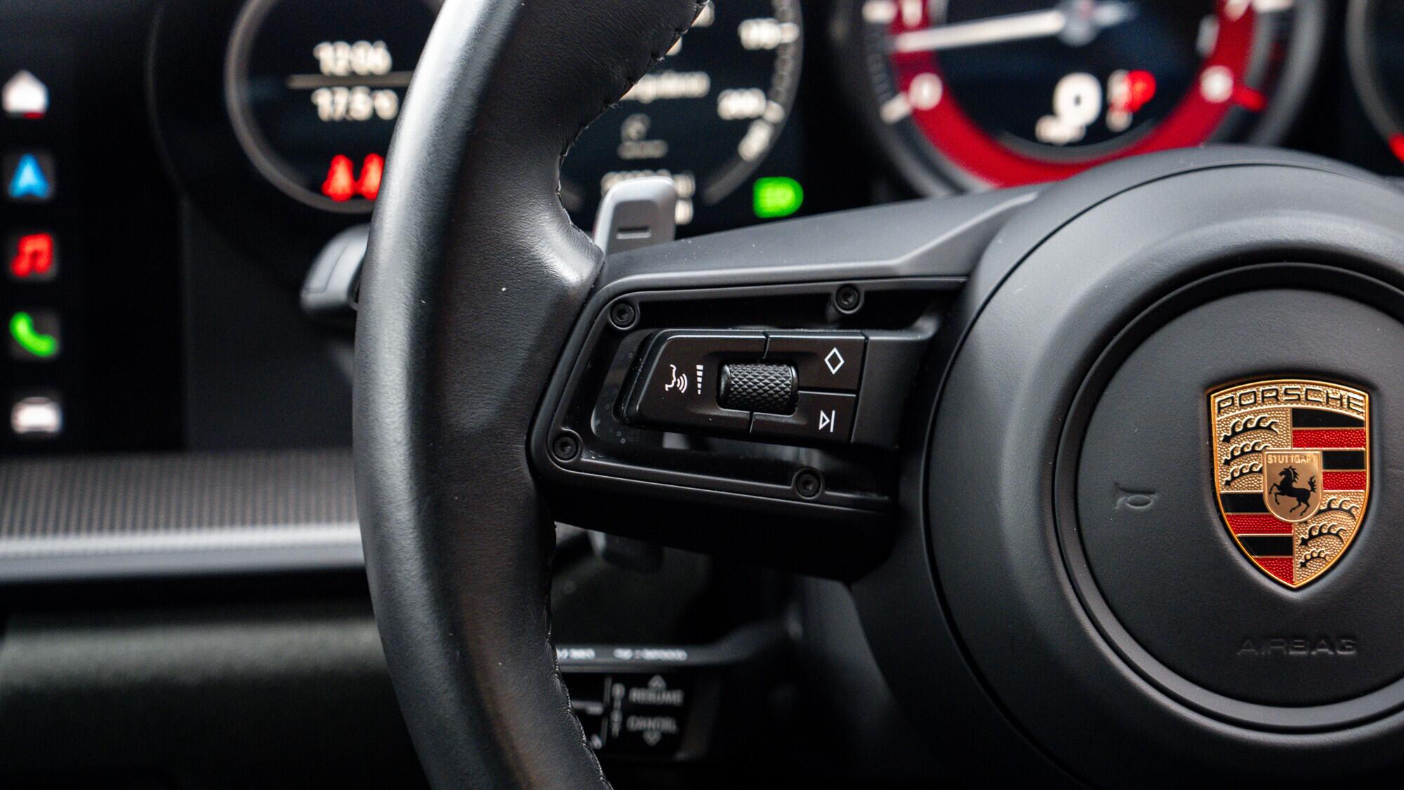 Porsche 911 view 25
