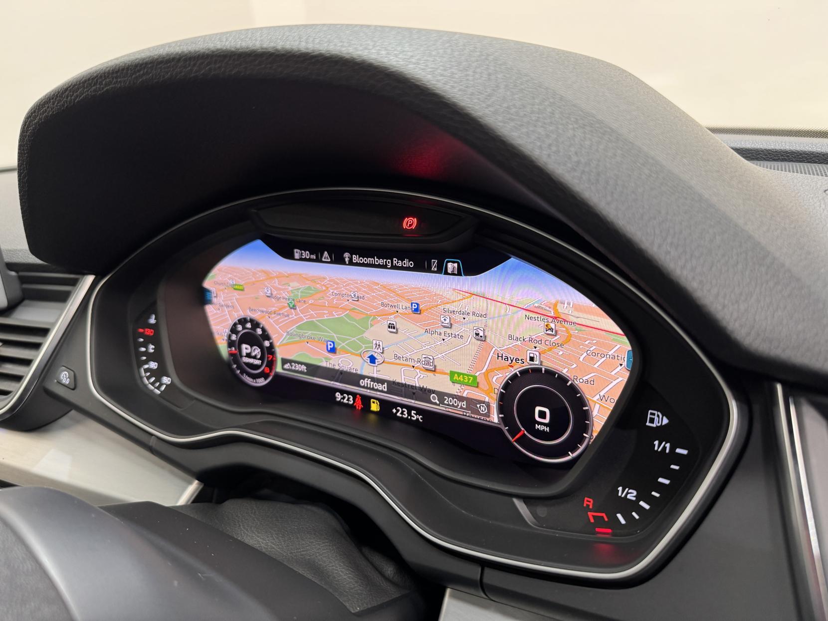Audi Q5 view 4