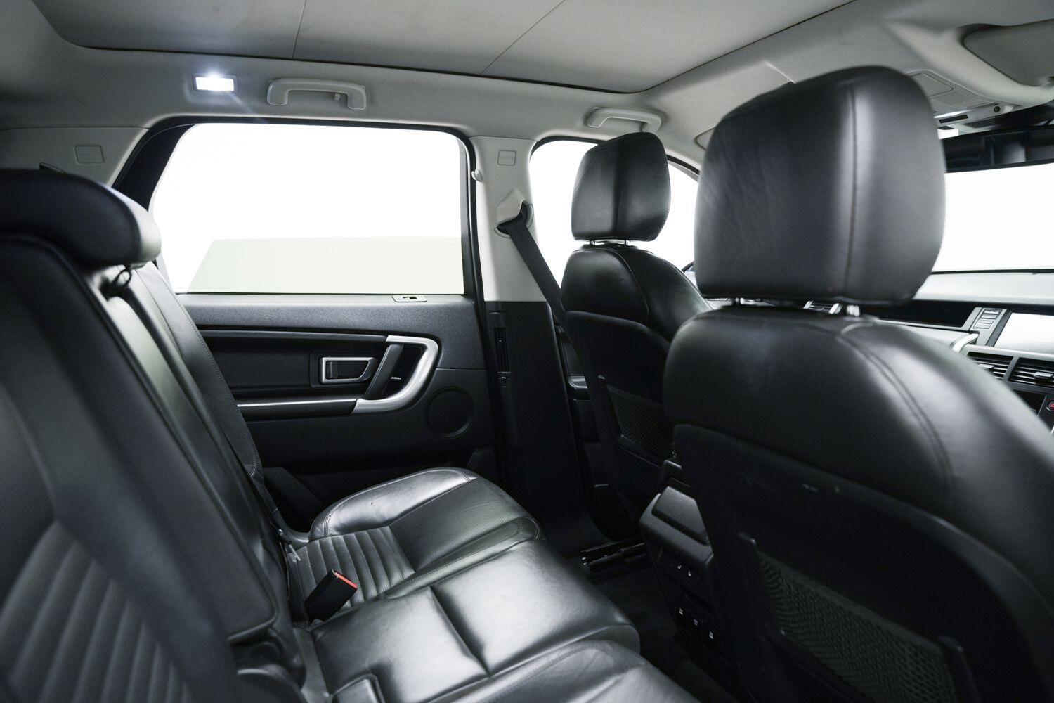 Land Rover Discovery Sport view 13