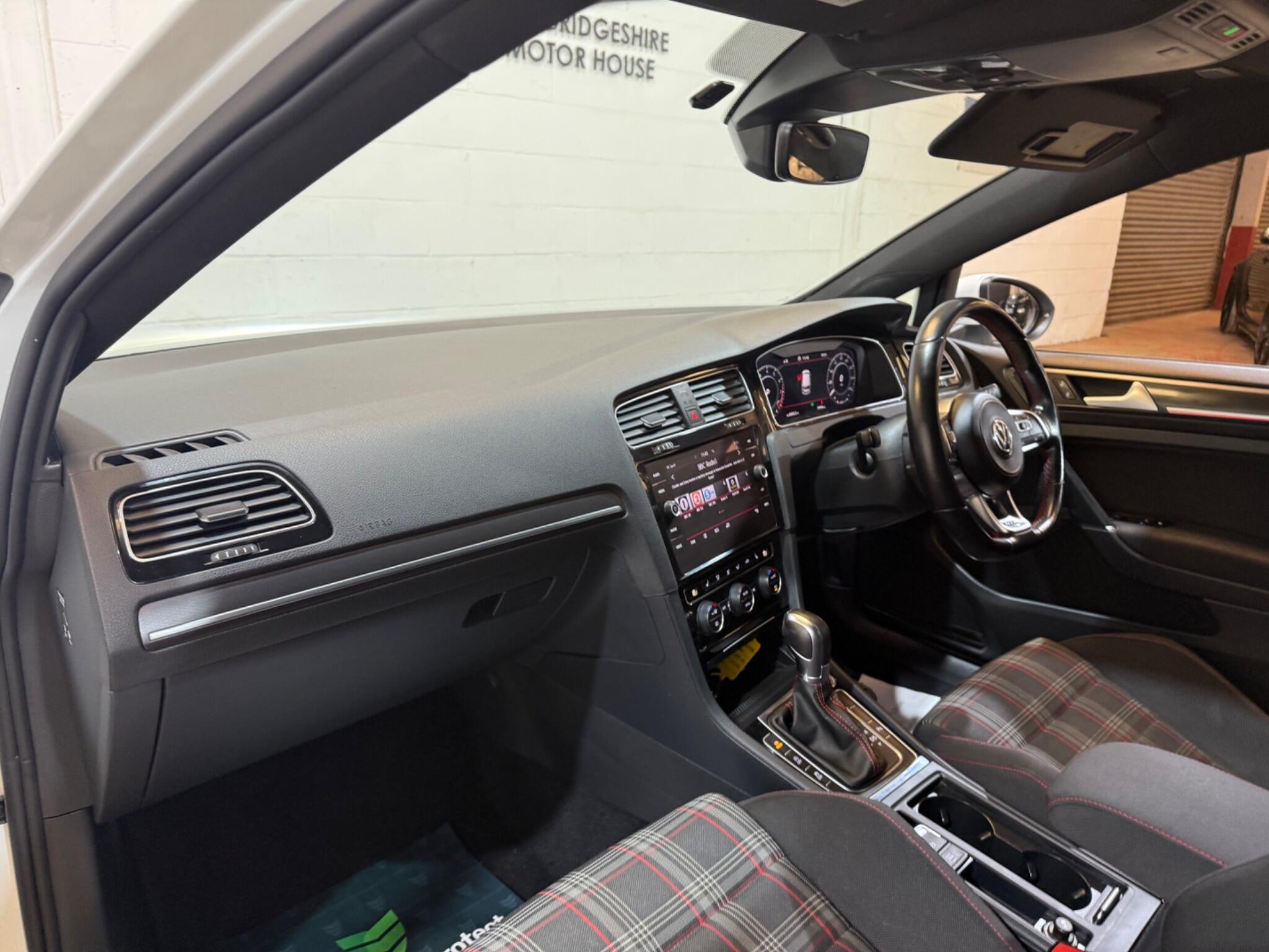 Volkswagen Golf view 17