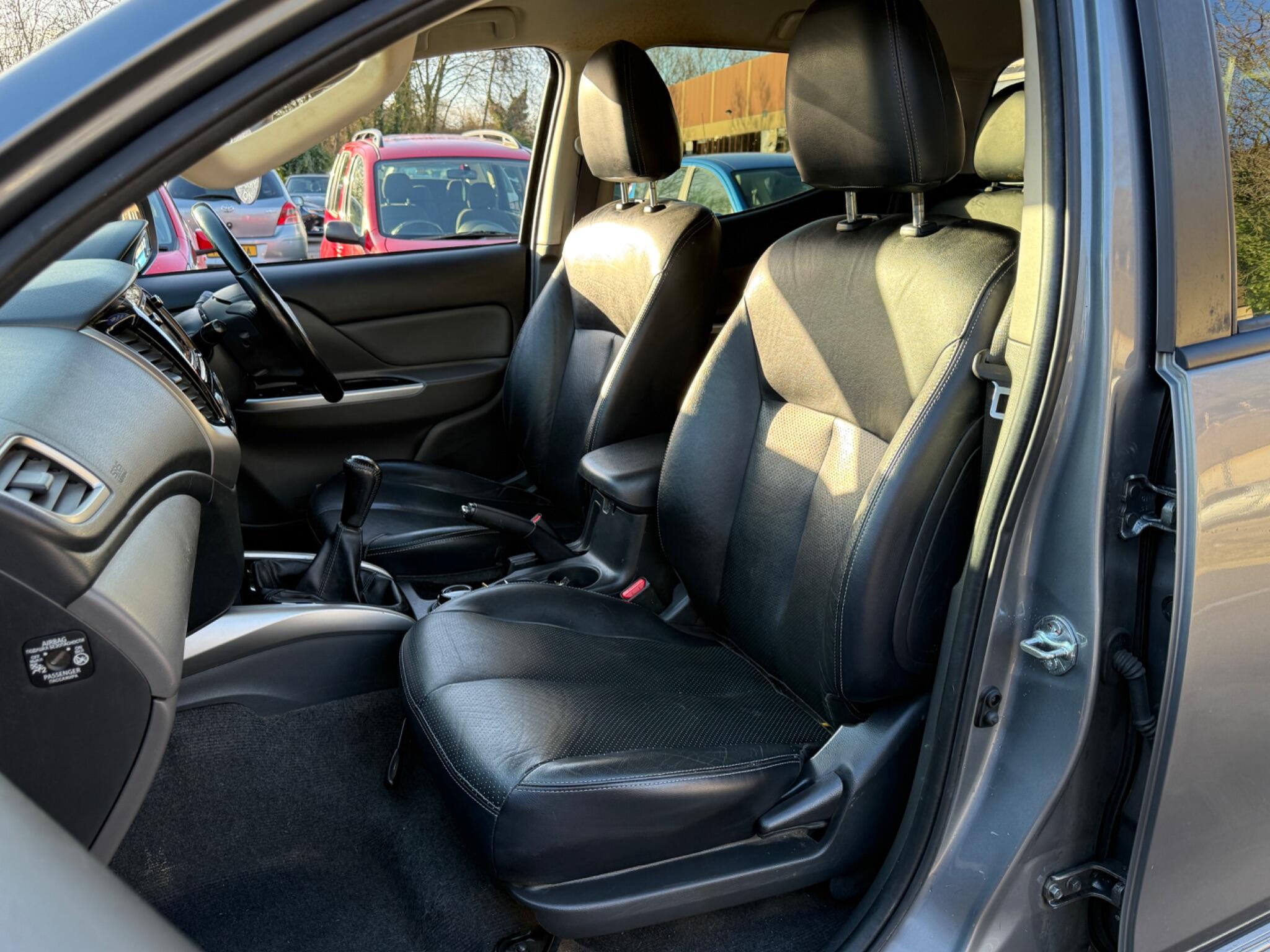 Mitsubishi L200 - Image 50