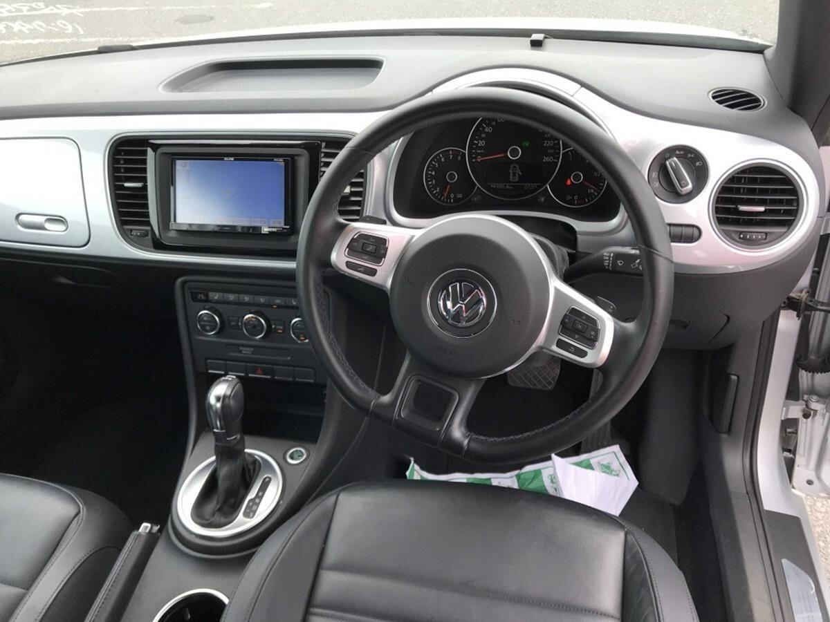 Volkswagen Beetle view 9