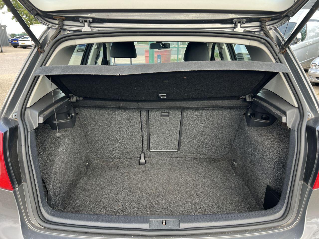 Volkswagen Golf view 9
