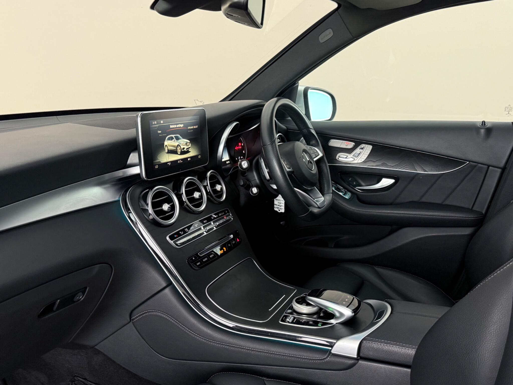 Mercedes-Benz GLC view 12