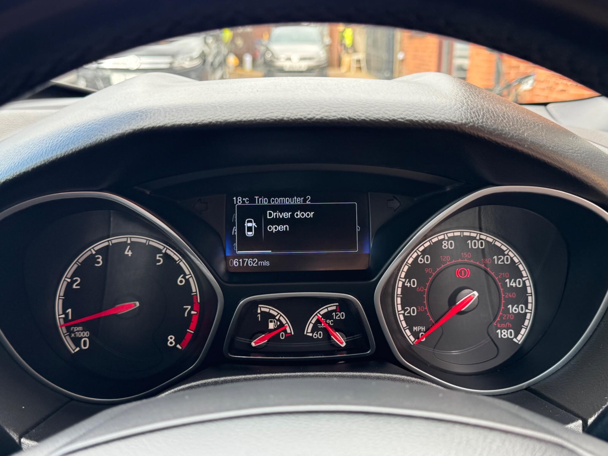 Ford Focus view 25