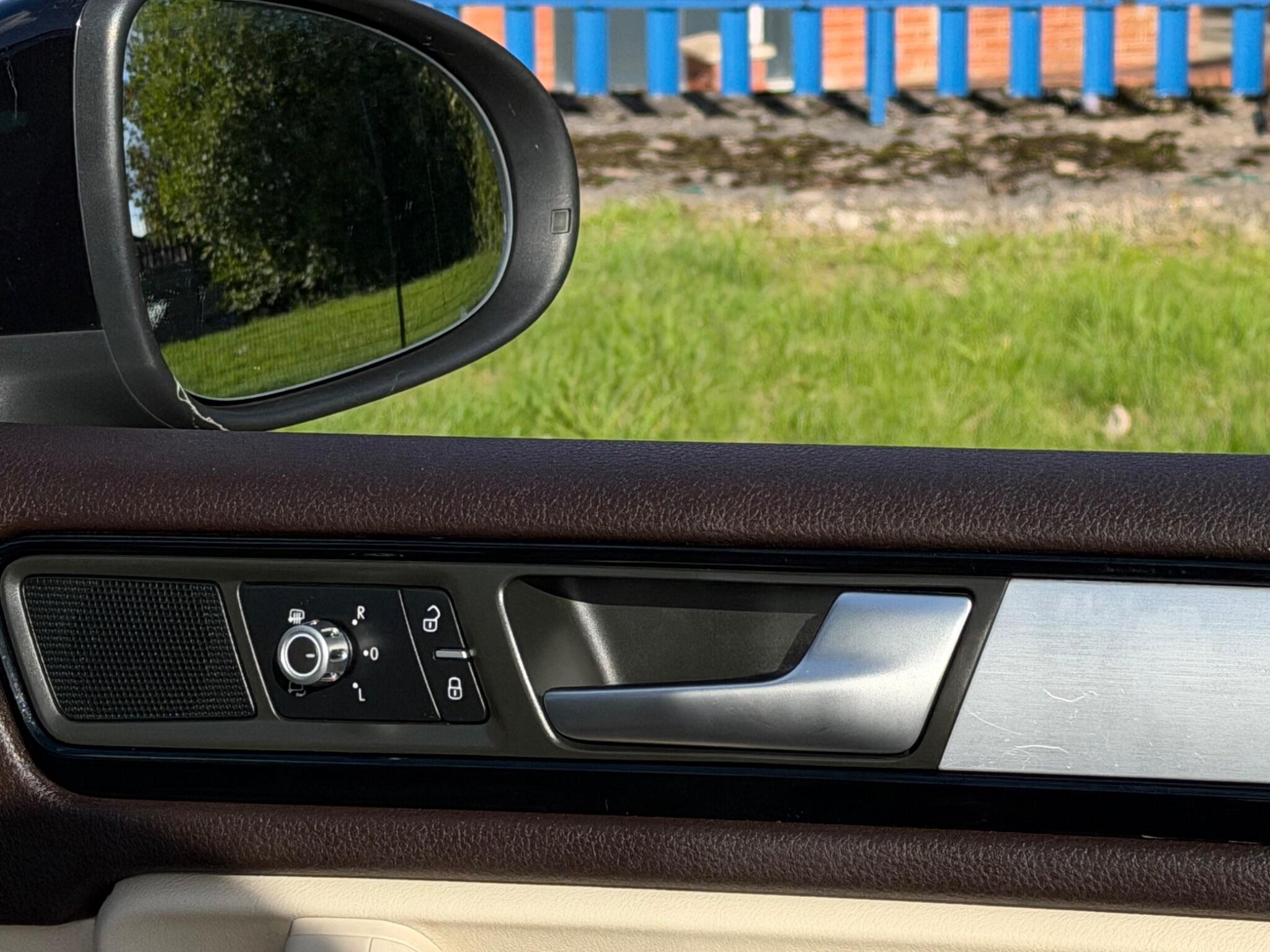 Volkswagen Touareg view 15