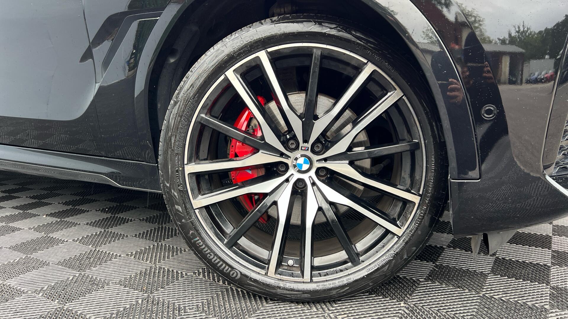 BMW X6 view 25