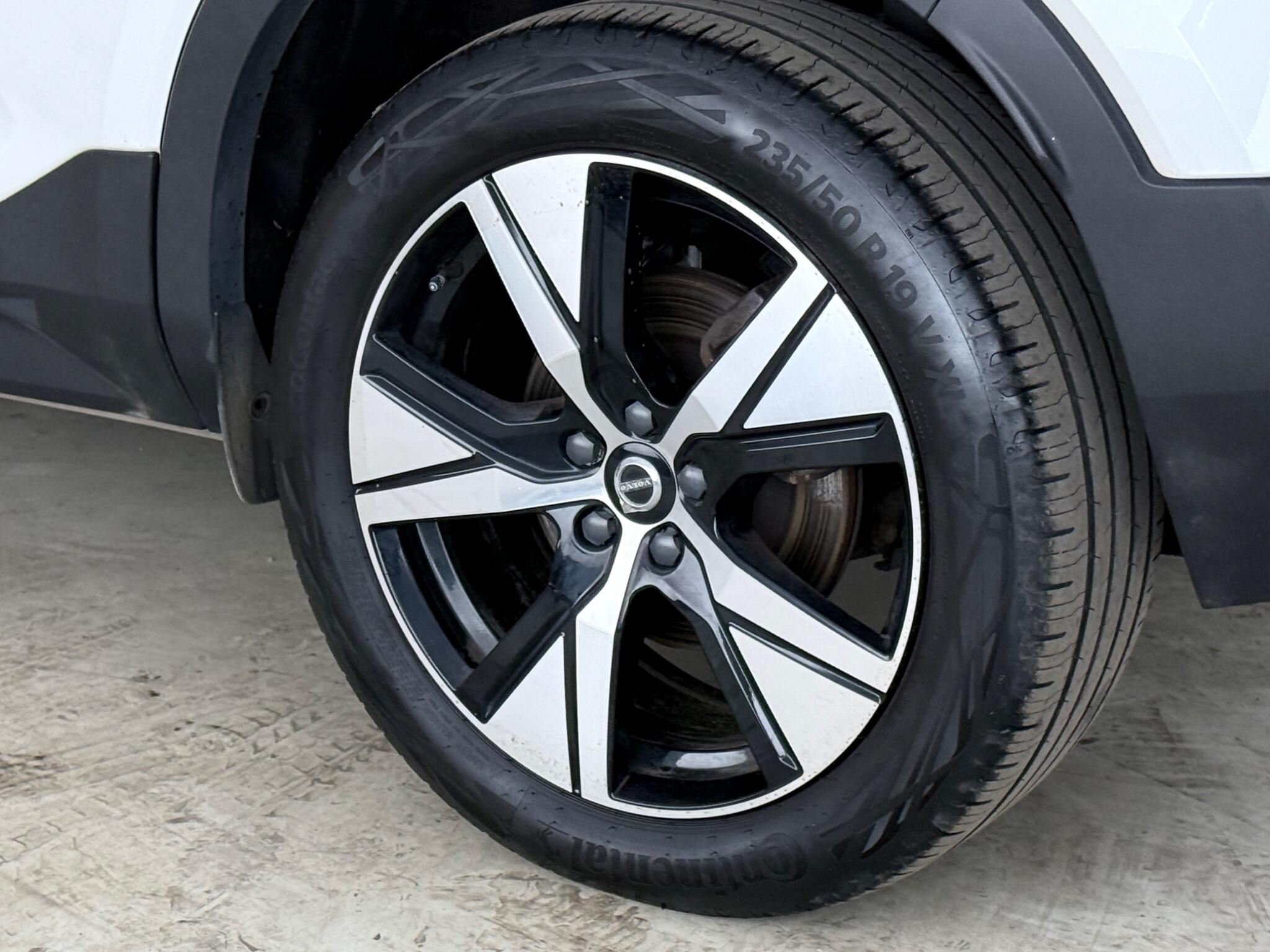 Volvo XC40 view 9