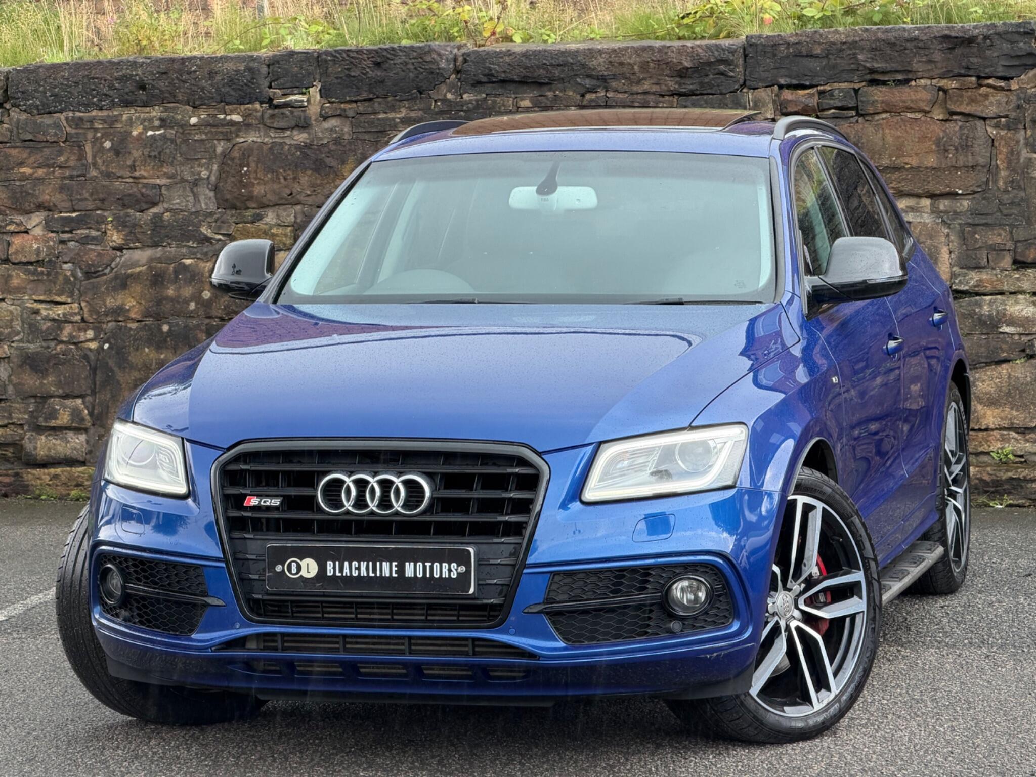 Audi SQ5 view 3