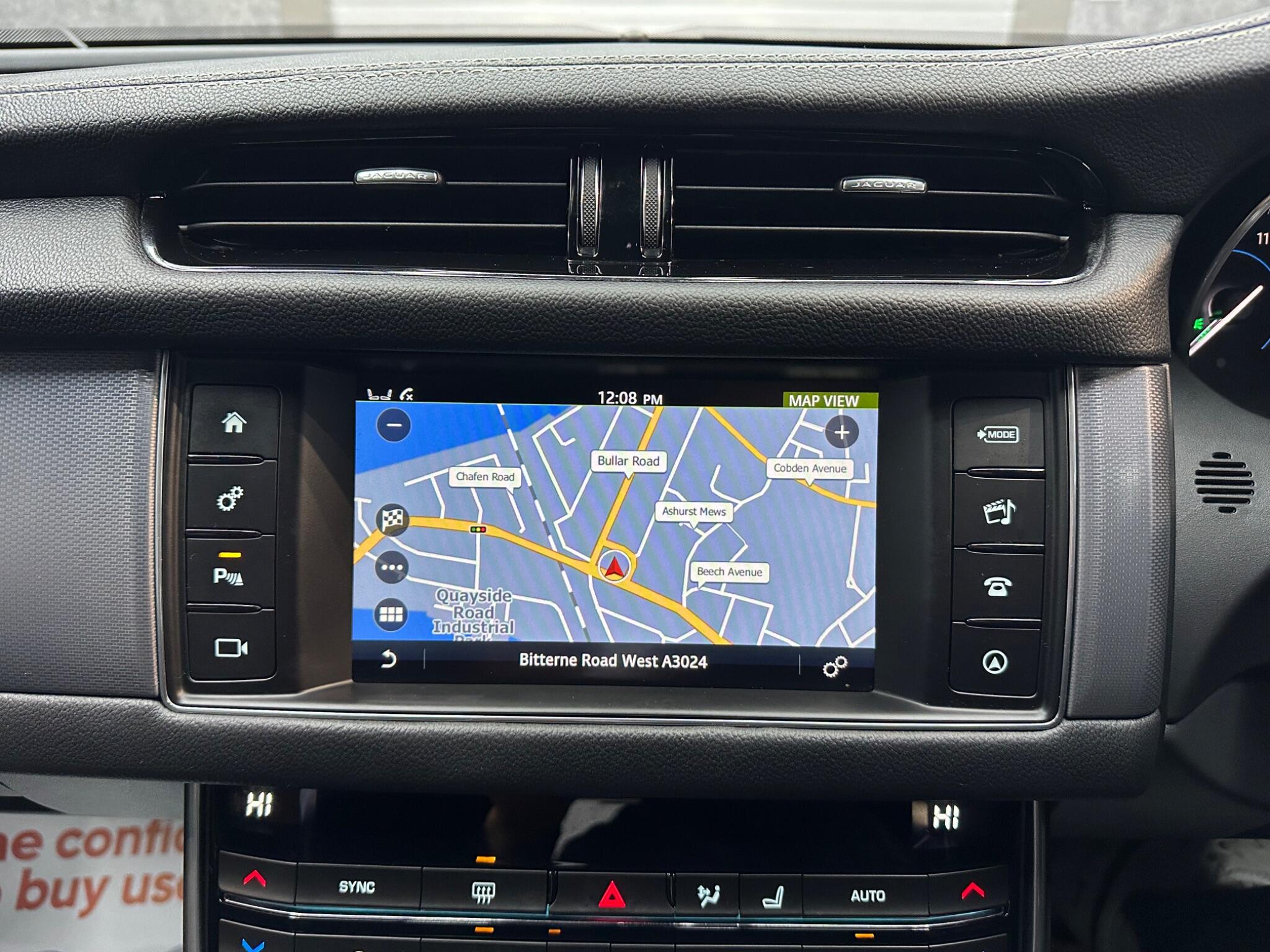 Jaguar XF view 13