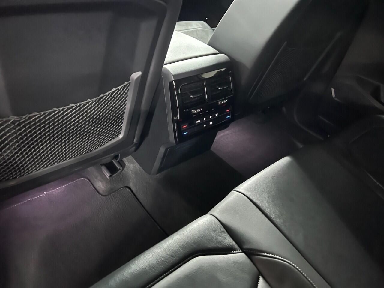 Volkswagen Touareg view 50