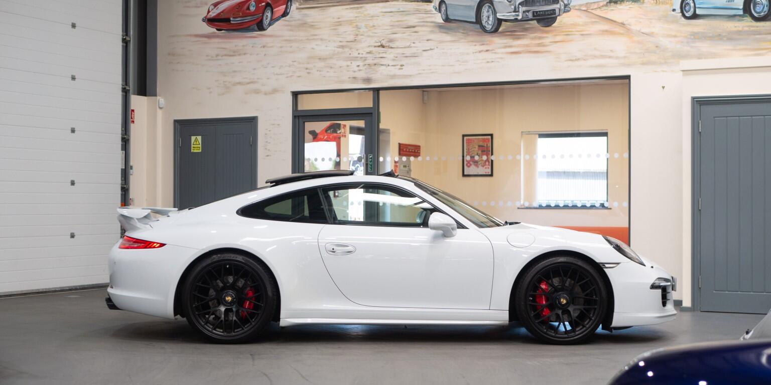 Porsche 911 view 12