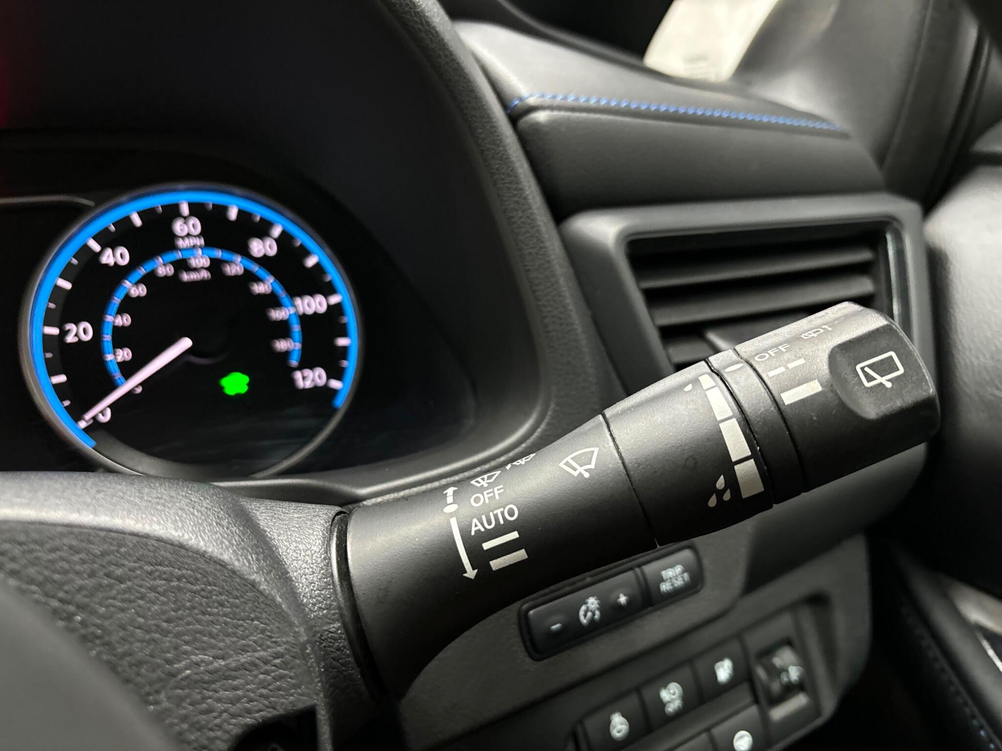 Nissan Leaf view 25