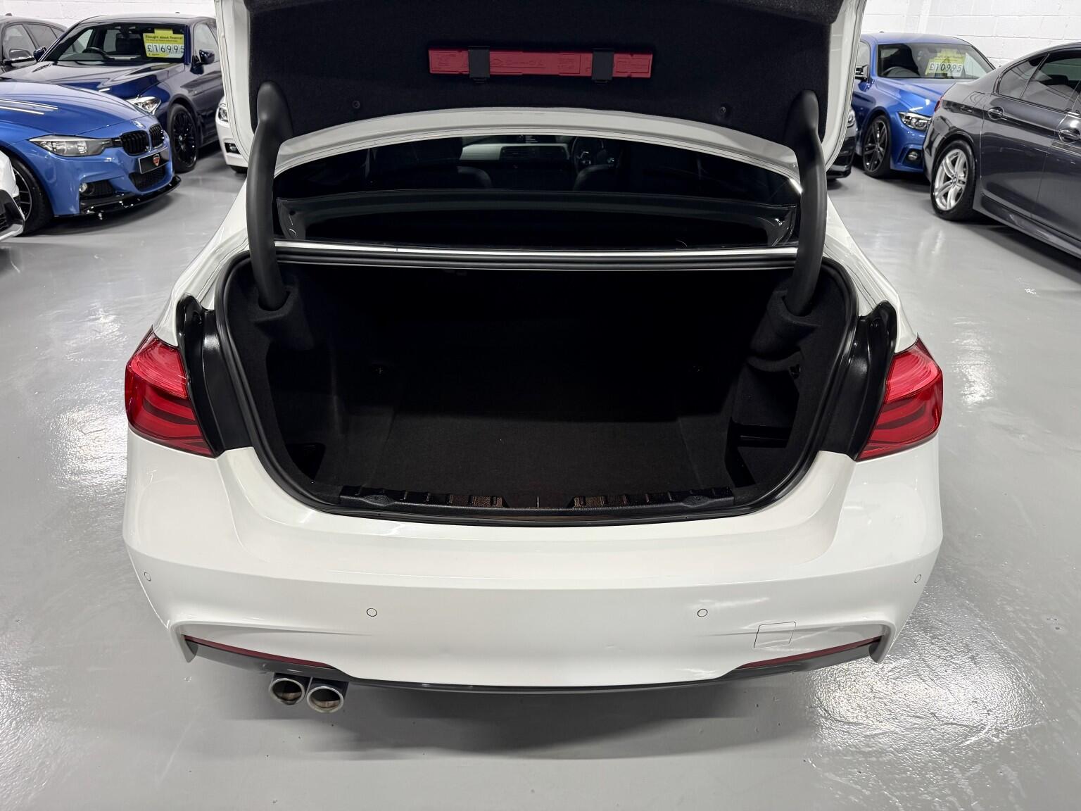 BMW 3 Series view 24