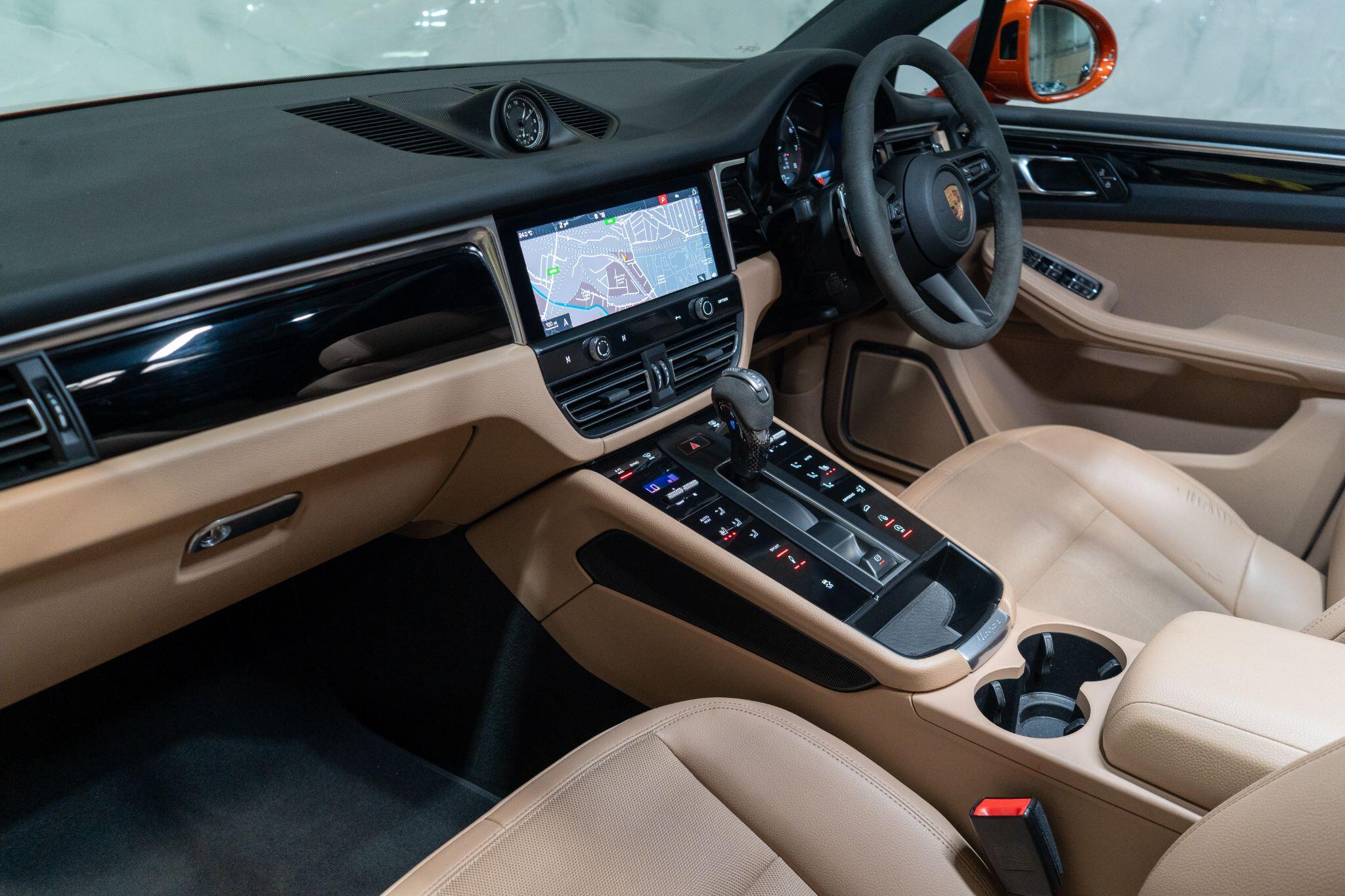 Porsche Macan view 14