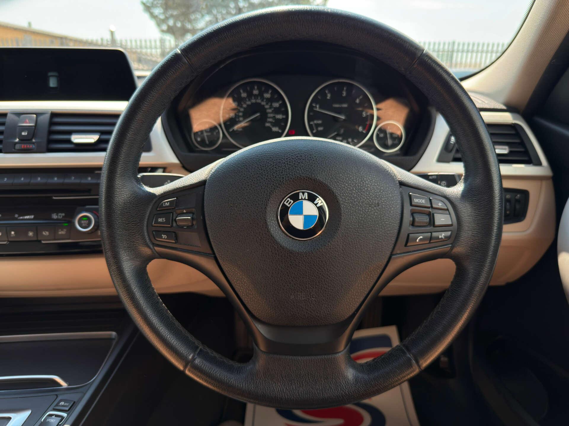 BMW 3 Series view 44