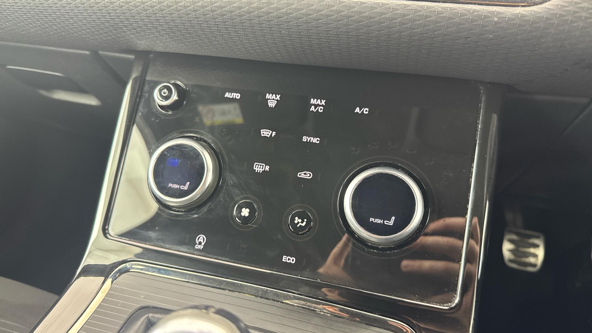 Land Rover Range Rover Evoque view 29