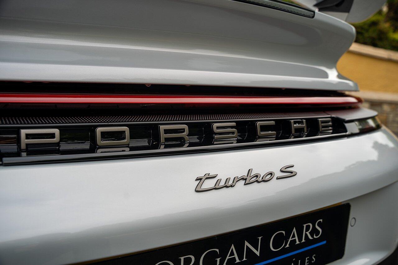 Porsche 911 view 17