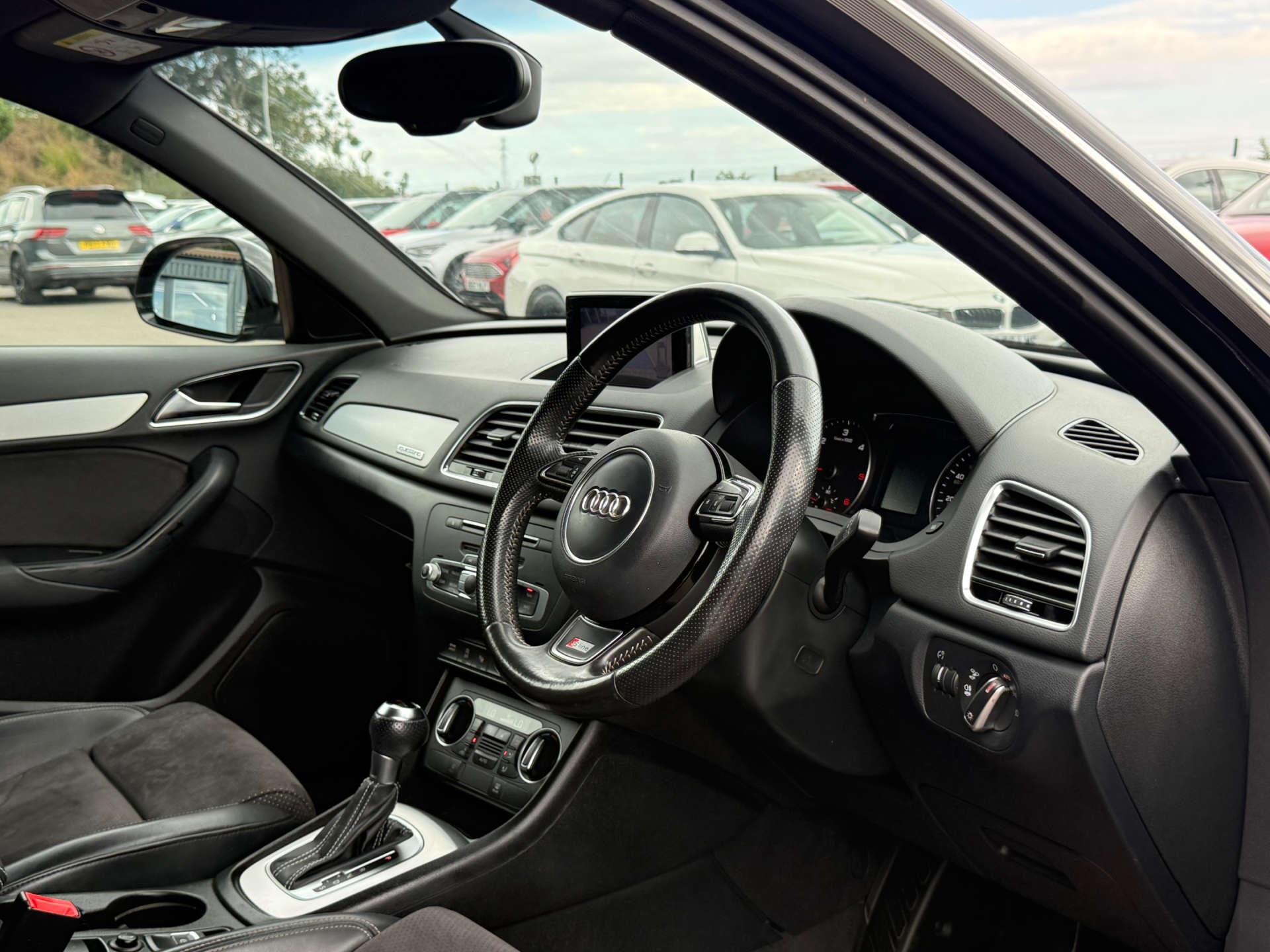 Audi Q3 view 36