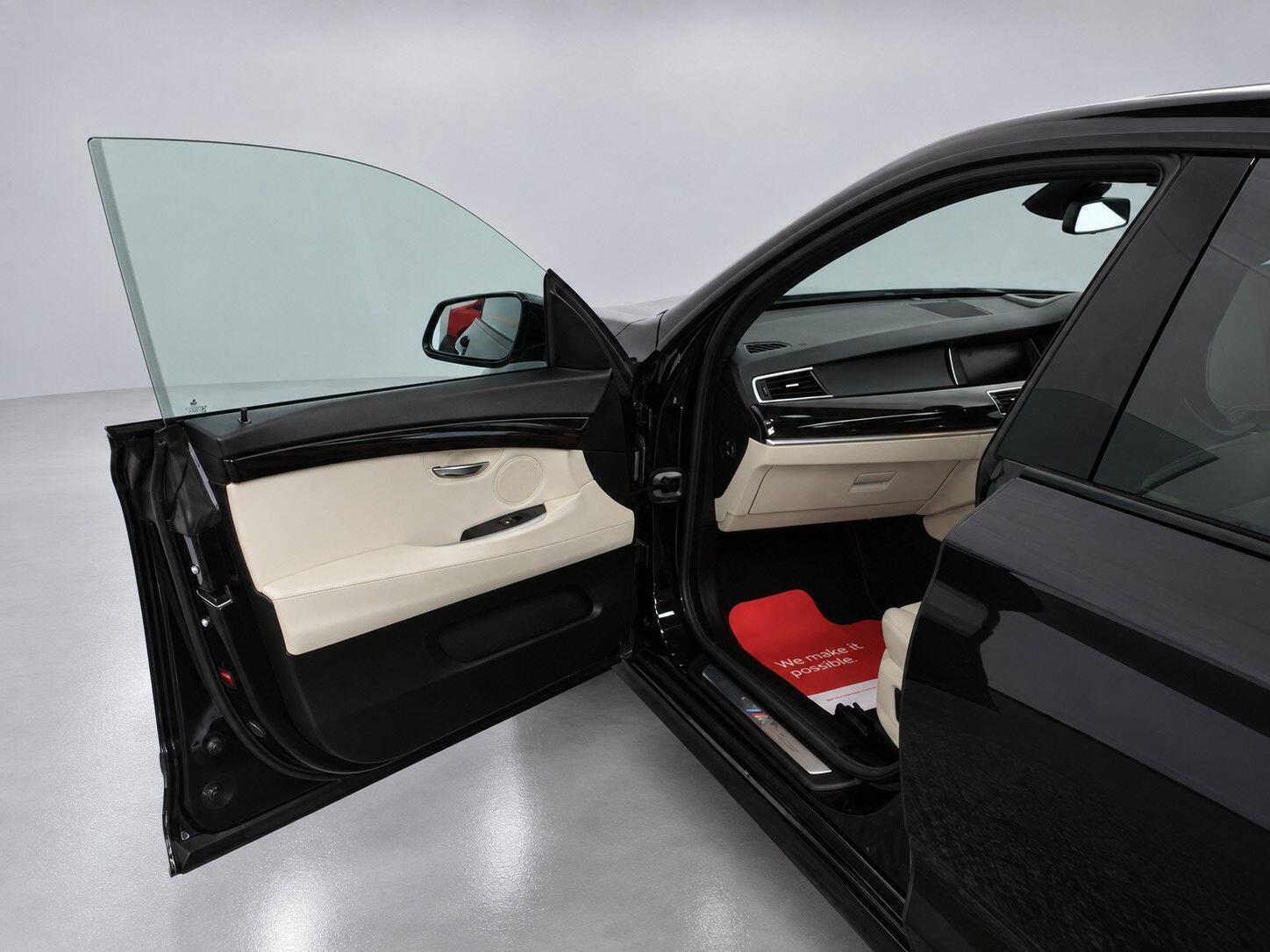 BMW 5 Series view 28